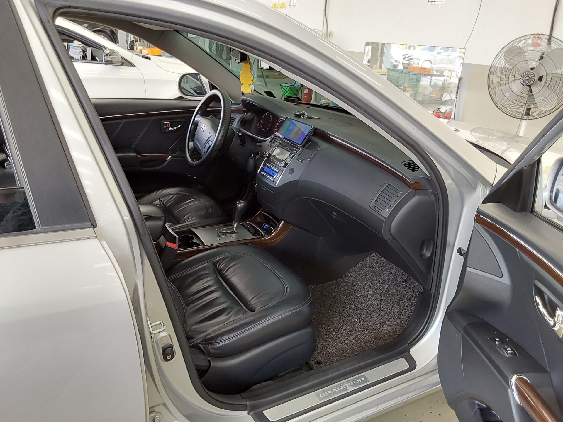 HYUNDAI GRANDEUR NEW LUXURY Q270 LUXURY 2009 - zdjęcie 14