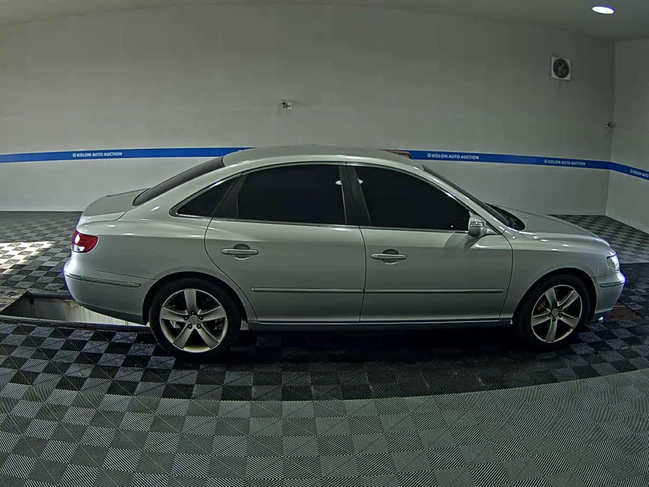 HYUNDAI GRANDEUR NEW LUXURY Q270 LUXURY 2009 - zdjęcie 4