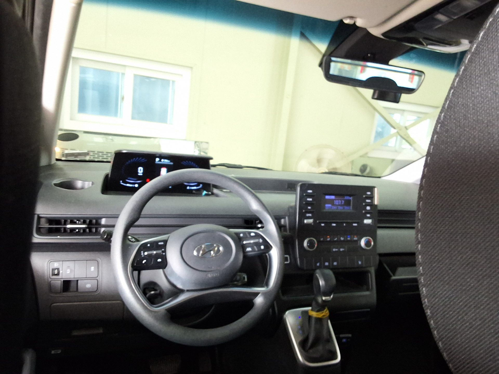 HYUNDAI STARIA 2.2 DIESEL CARGO 5-SEATER SMART 2022 - zdjęcie 12