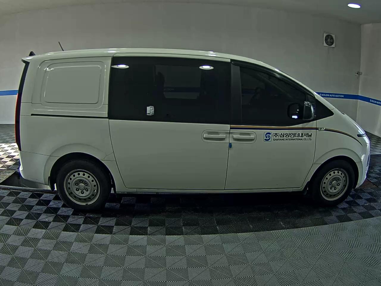 HYUNDAI STARIA 2.2 DIESEL CARGO 5-SEATER SMART 2022 - zdjęcie 4