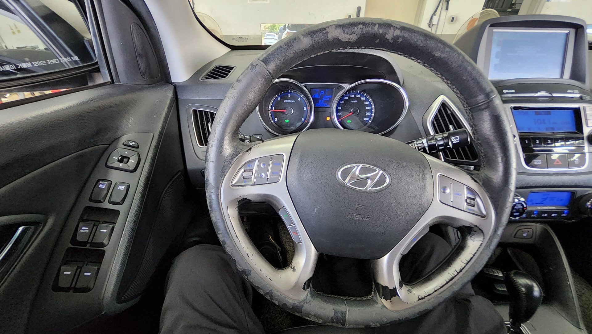 HYUNDAI TUCSON ix DIESEL R20 2WD LX20 LUXURY 2013 - zdjęcie 17