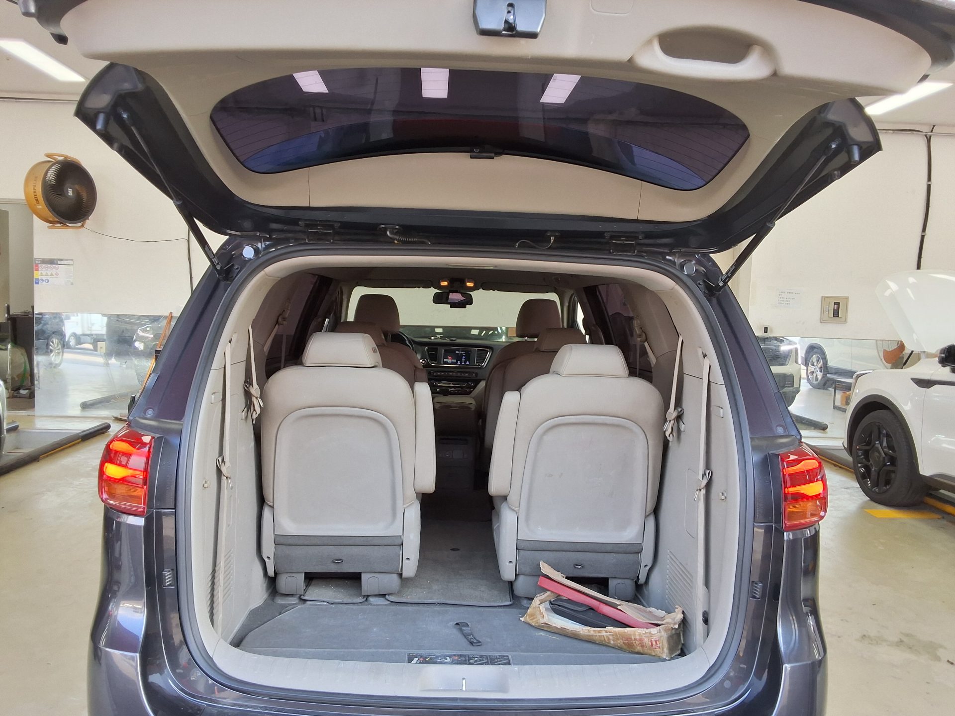 KIA THE NEW CARNIVAL 9-SEATER DIESEL LUXURY 2019 - zdjęcie 15