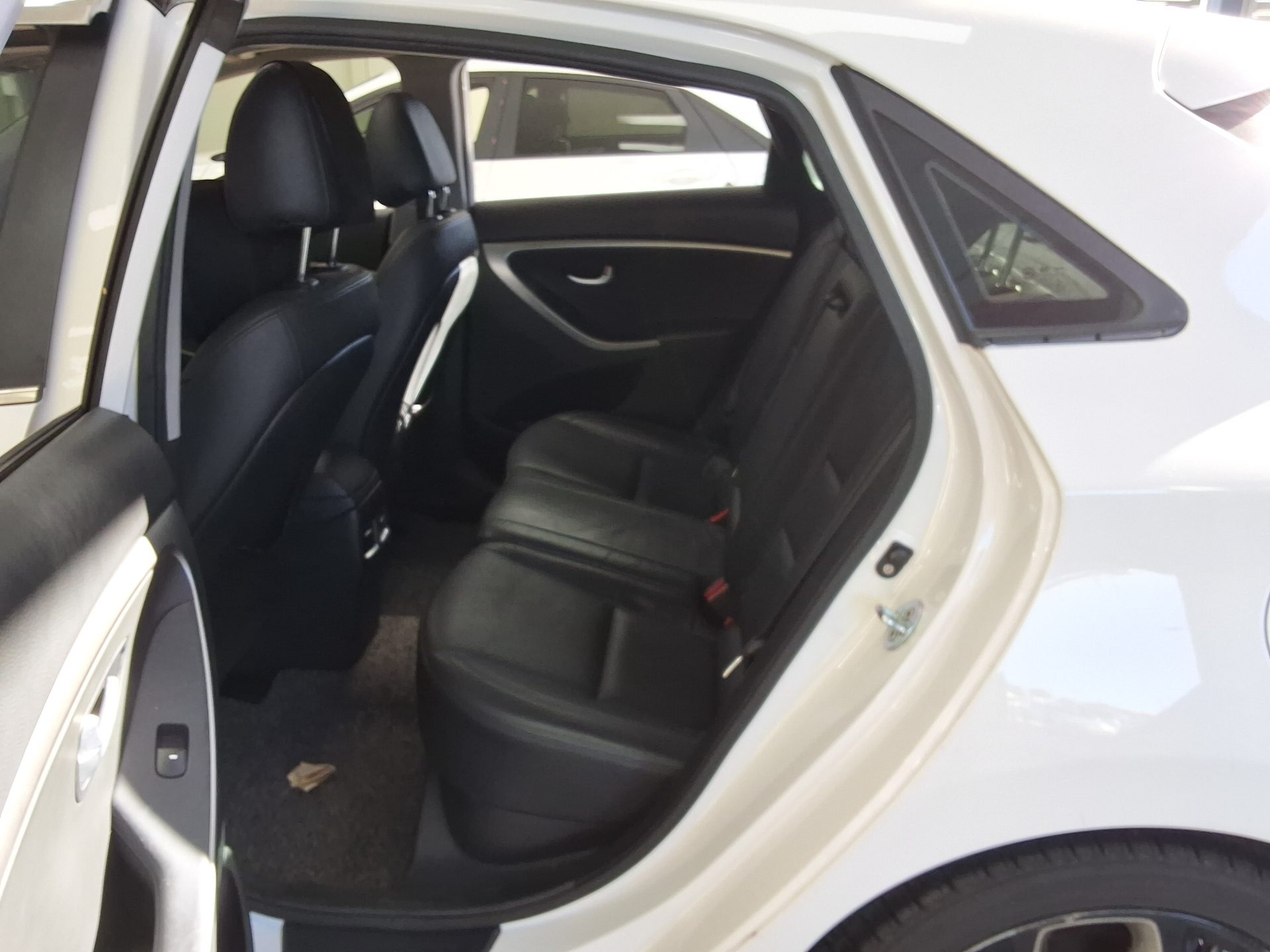 HYUNDAI NEW i30 1.6 GDi EXTREME 2012 - zdjęcie 13