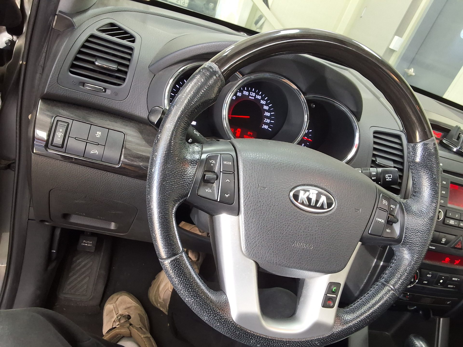 KIA SORENTO R DIESEL 2.2 2WD TLX LUXURY MODEL 2010 - zdjęcie 23
