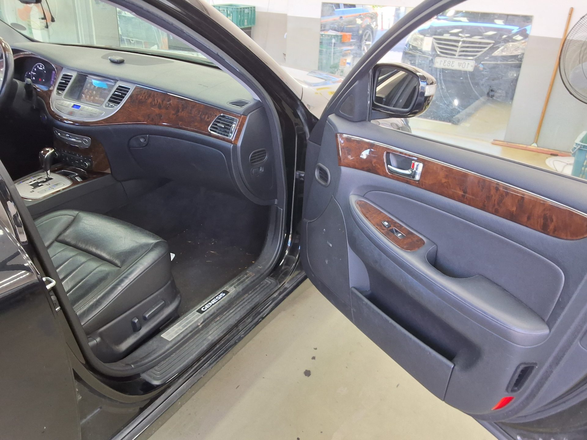 HYUNDAI GENESIS BH 380 ROYAL 2008 - zdjęcie 14