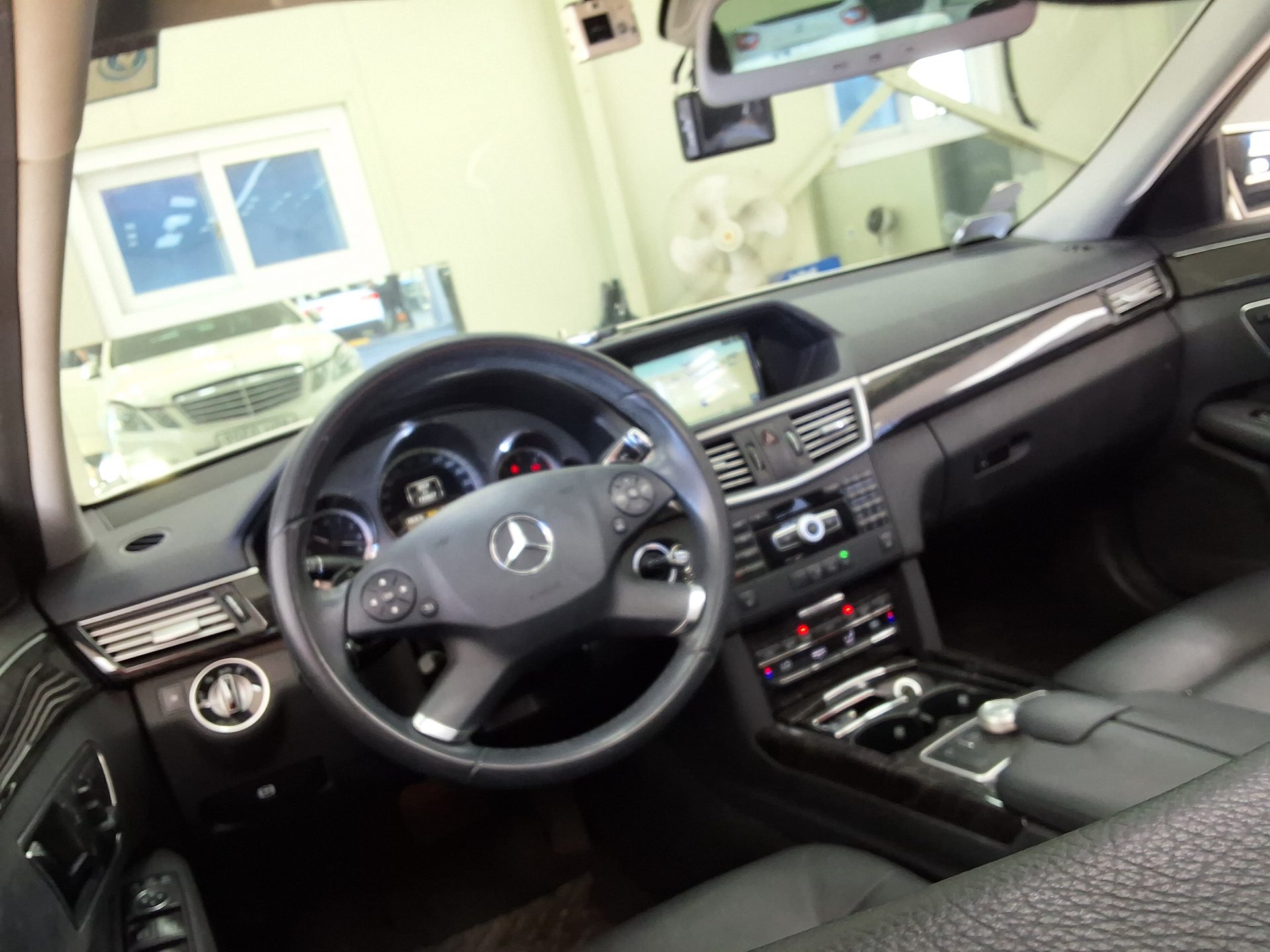 MERCEDES-BENZ E-CLASS (4TH GEN) E220 CDI AVANTGARDE 2012 - zdjęcie 12