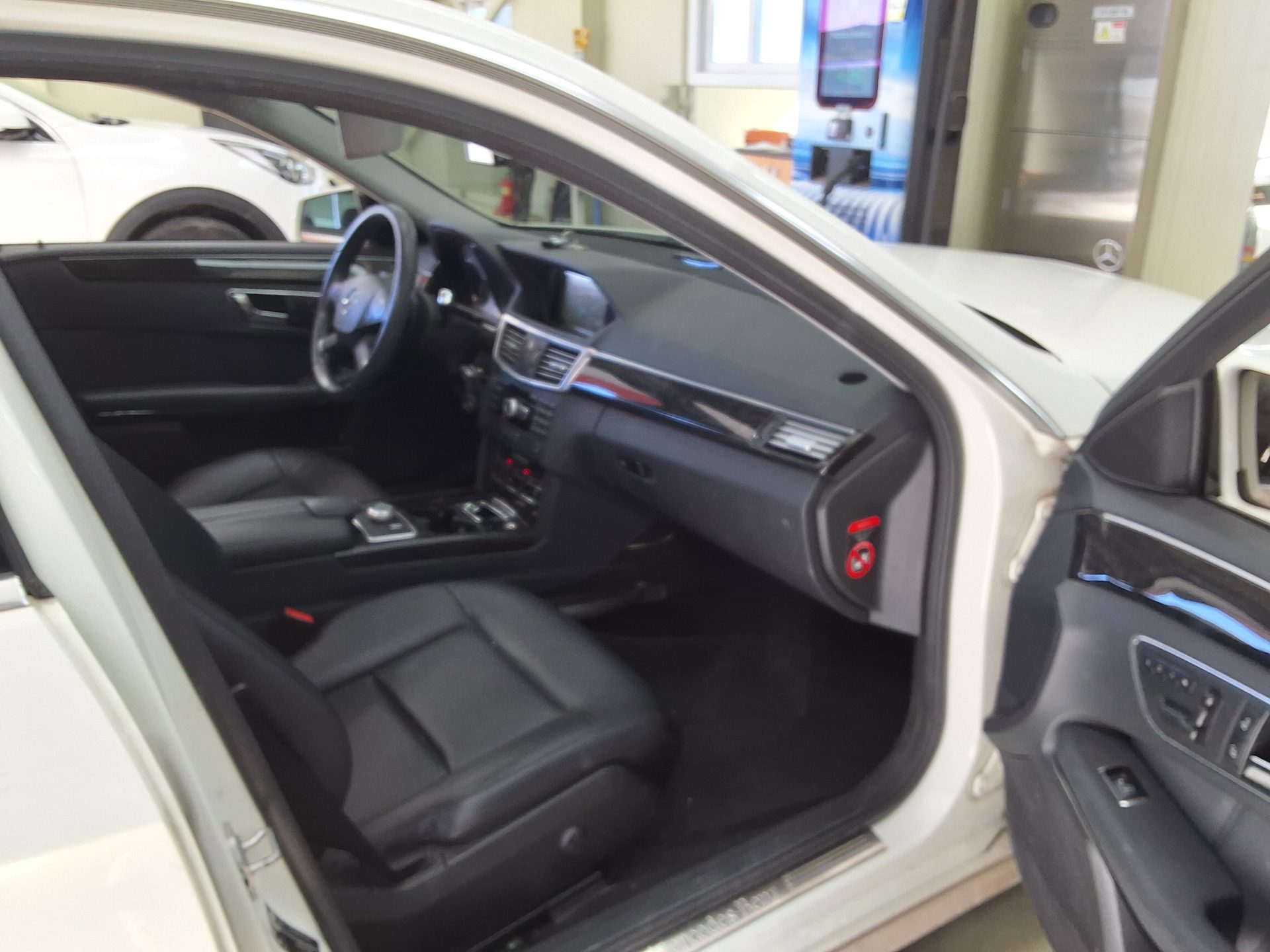 MERCEDES-BENZ E-CLASS (4TH GEN) E220 CDI AVANTGARDE 2012 - zdjęcie 15