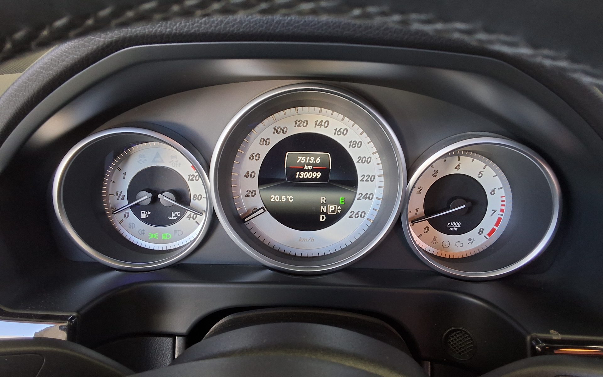 MERCEDES-BENZ E-CLASS (4TH GEN) E300 4MATIC AVANTGARDE 2016 - zdjęcie 9