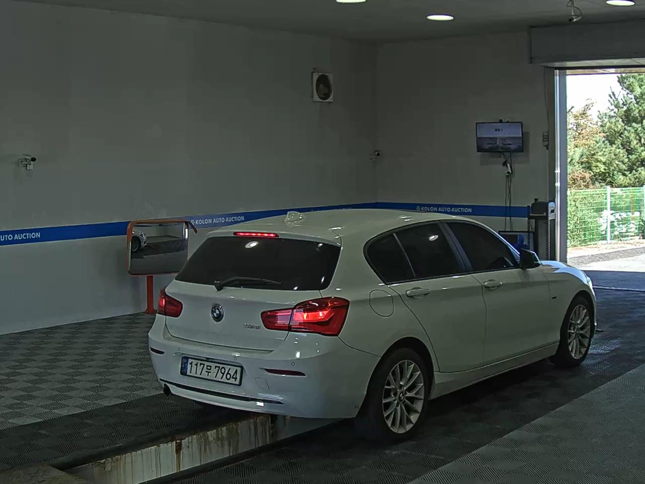BMW 1 SERIES (2ND GEN) 5-DOOR 118d SPORT LINE 2016 - zdjęcie 5