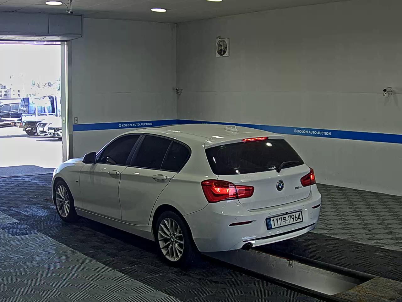 BMW 1 SERIES (2ND GEN) 5-DOOR 118d SPORT LINE 2016 - zdjęcie 6