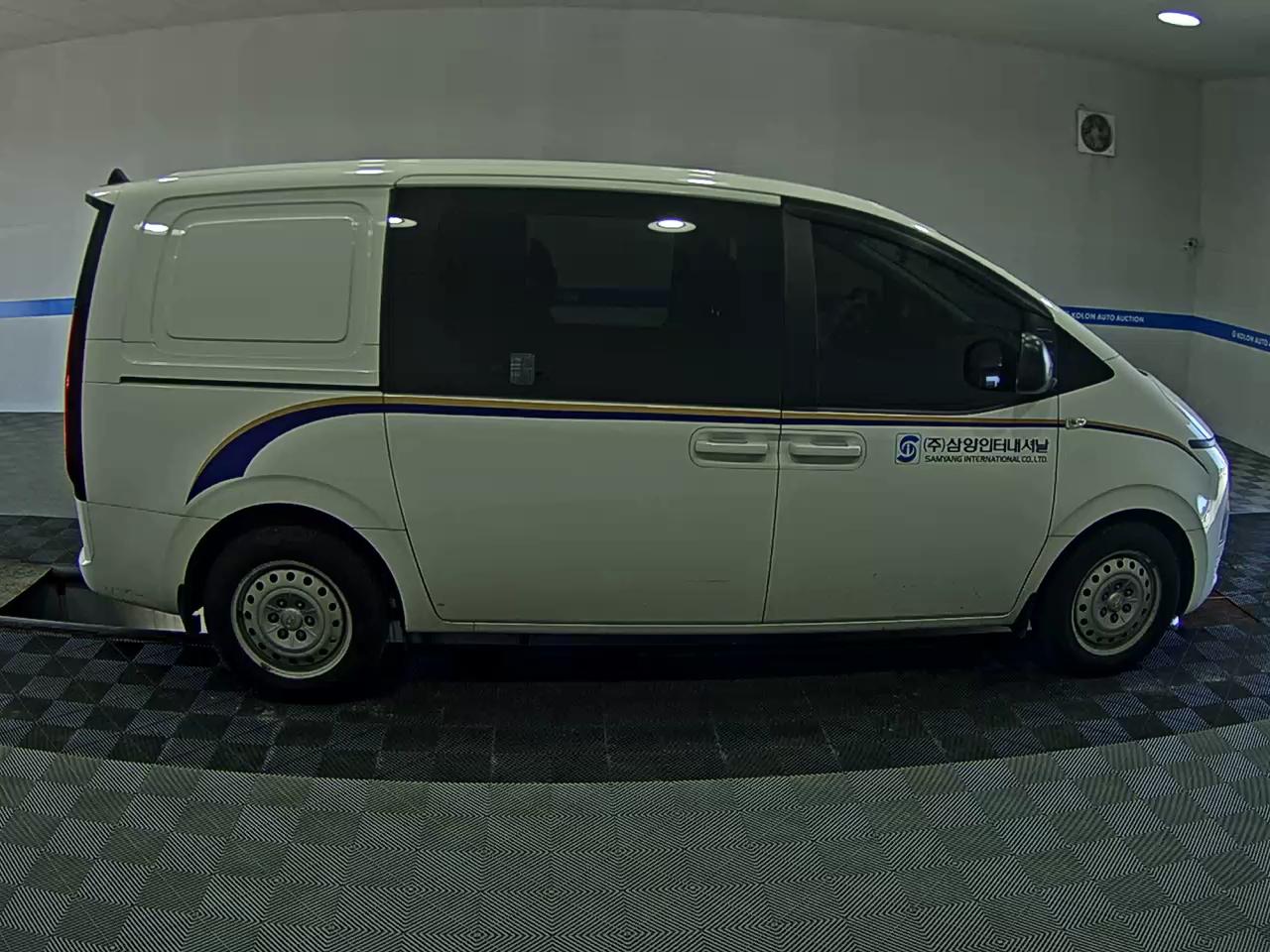 HYUNDAI STARIA 2.2 DIESEL CARGO 5-SEATER SMART 2022 - zdjęcie 4