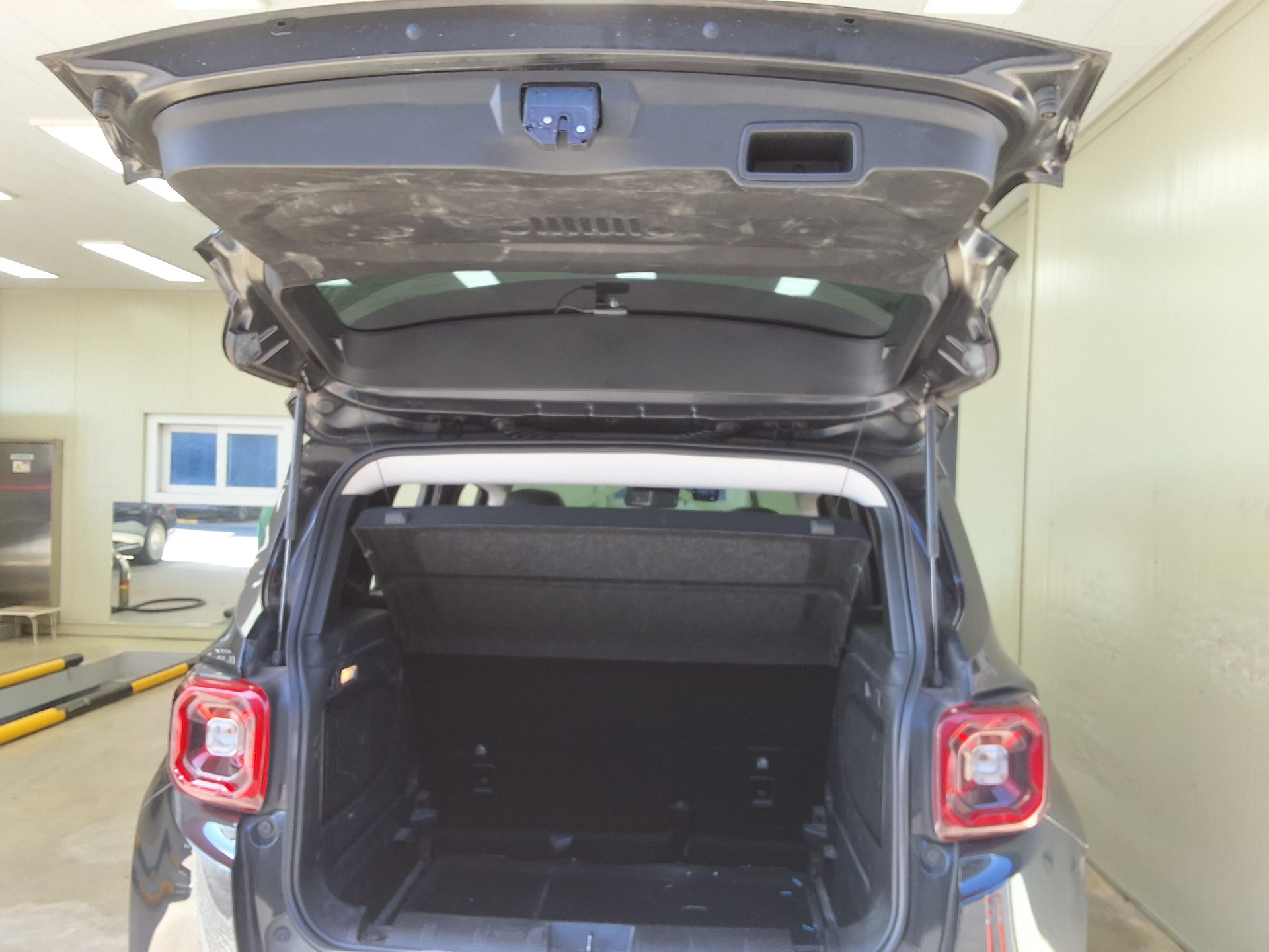 JEEP RENEGADE 1.6 DIESEL LIMITED 2020 - zdjęcie 16