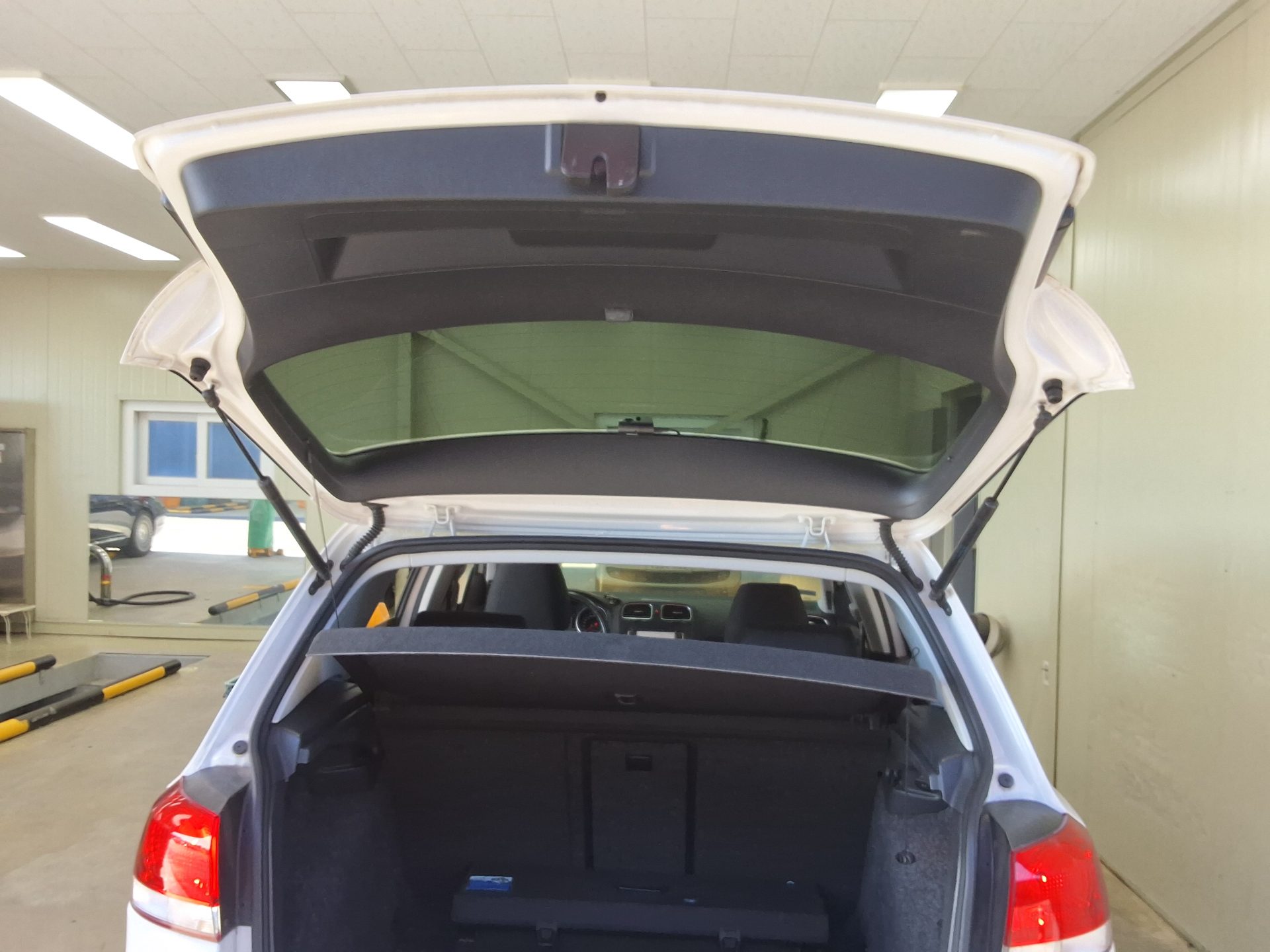 VOLKSWAGEN GOLF (6TH GEN) 2.0 TDI 2012 - zdjęcie 16