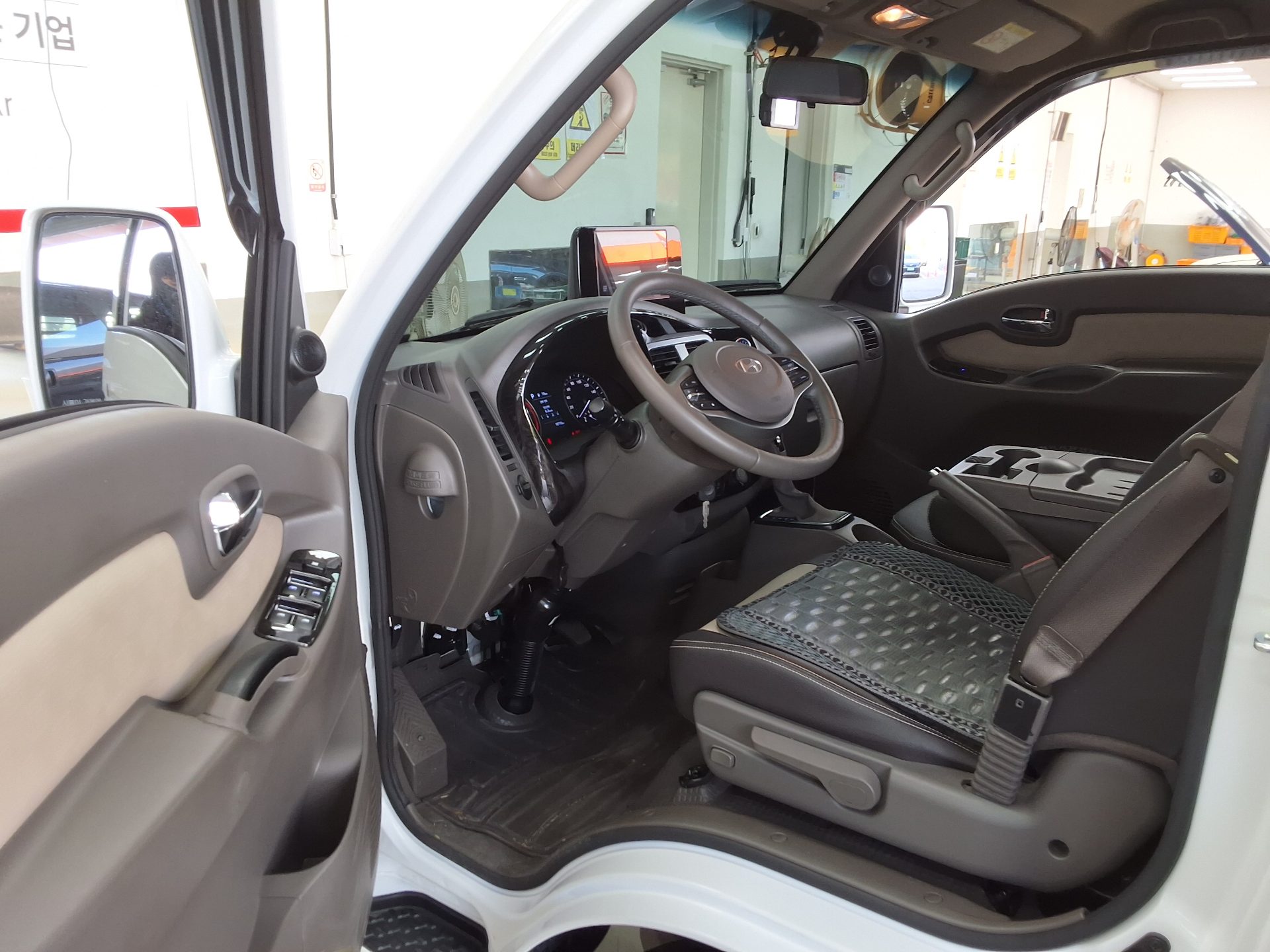 HYUNDAI PORTER II LPG DOUBLE CAB EXTRA LONG WHEELBASE PREMIUM 2024 - zdjęcie 10