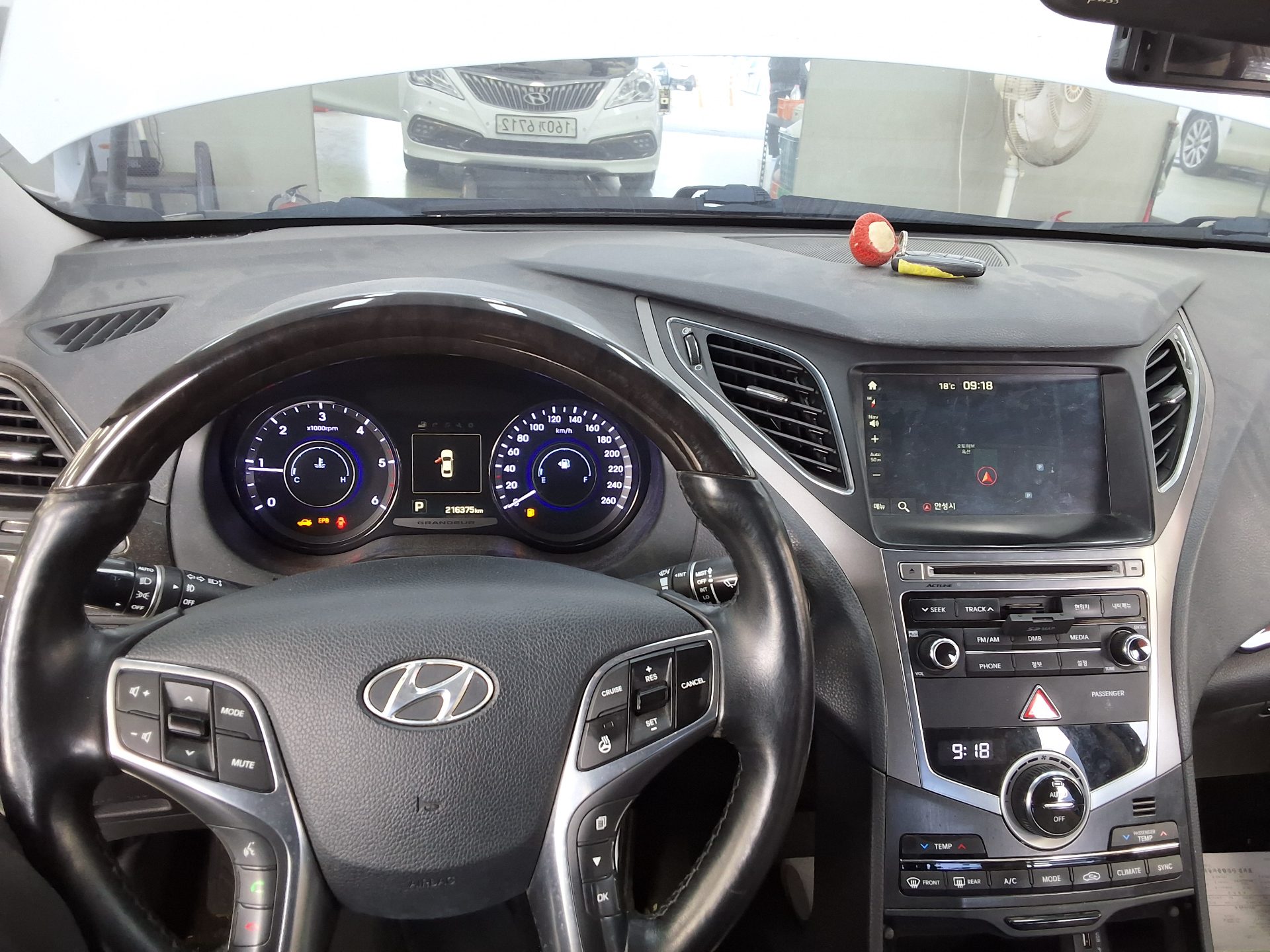 HYUNDAI GRANDEUR HG DIESEL HG 220 PREMIUM 2016 - zdjęcie 17
