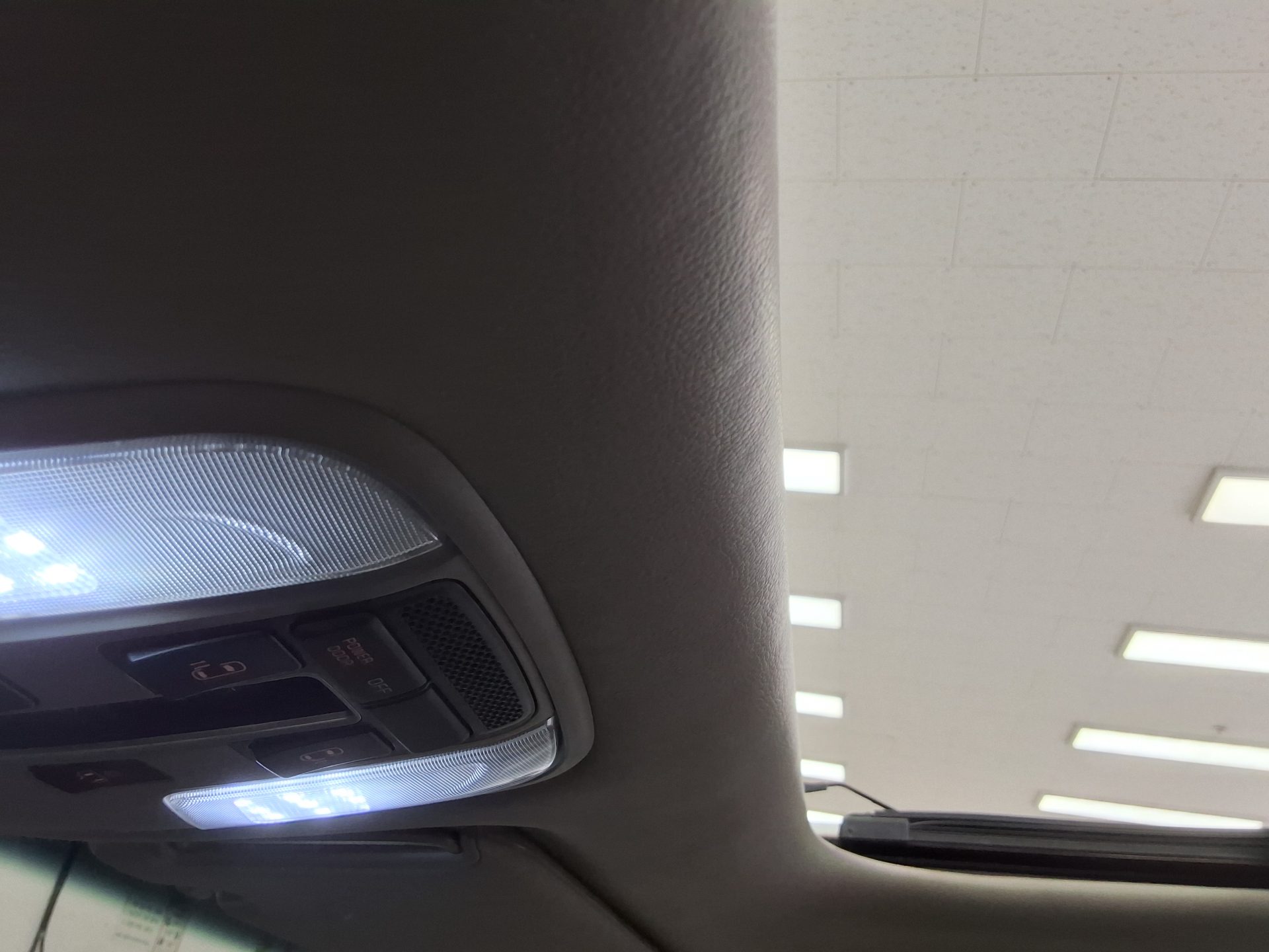 KIA ALL NEW CARNIVAL 9-SEATER DIESEL PRESTIGE 2016 - zdjęcie 17