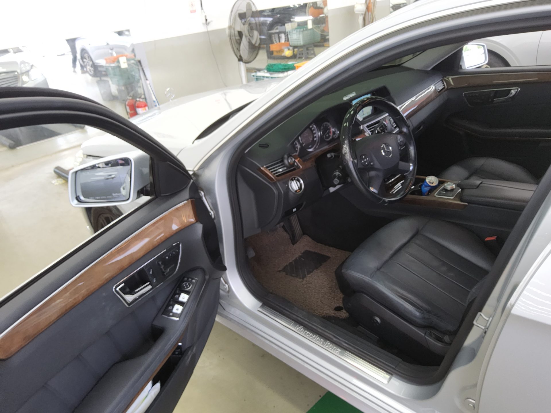 MERCEDES-BENZ E-CLASS (4TH GEN) E300 ELEGANCE 2011 - zdjęcie 10