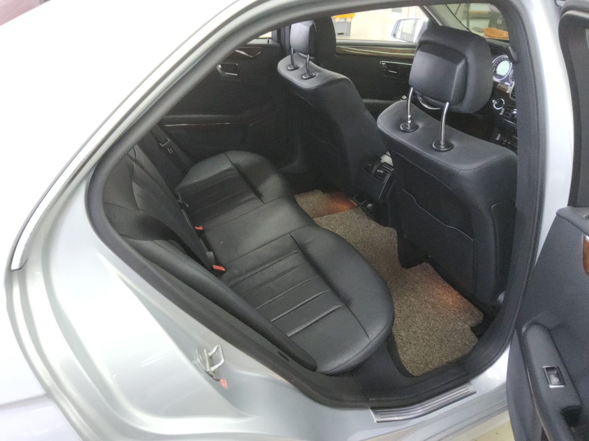 MERCEDES-BENZ E-CLASS (4TH GEN) E300 ELEGANCE 2011 - zdjęcie 13