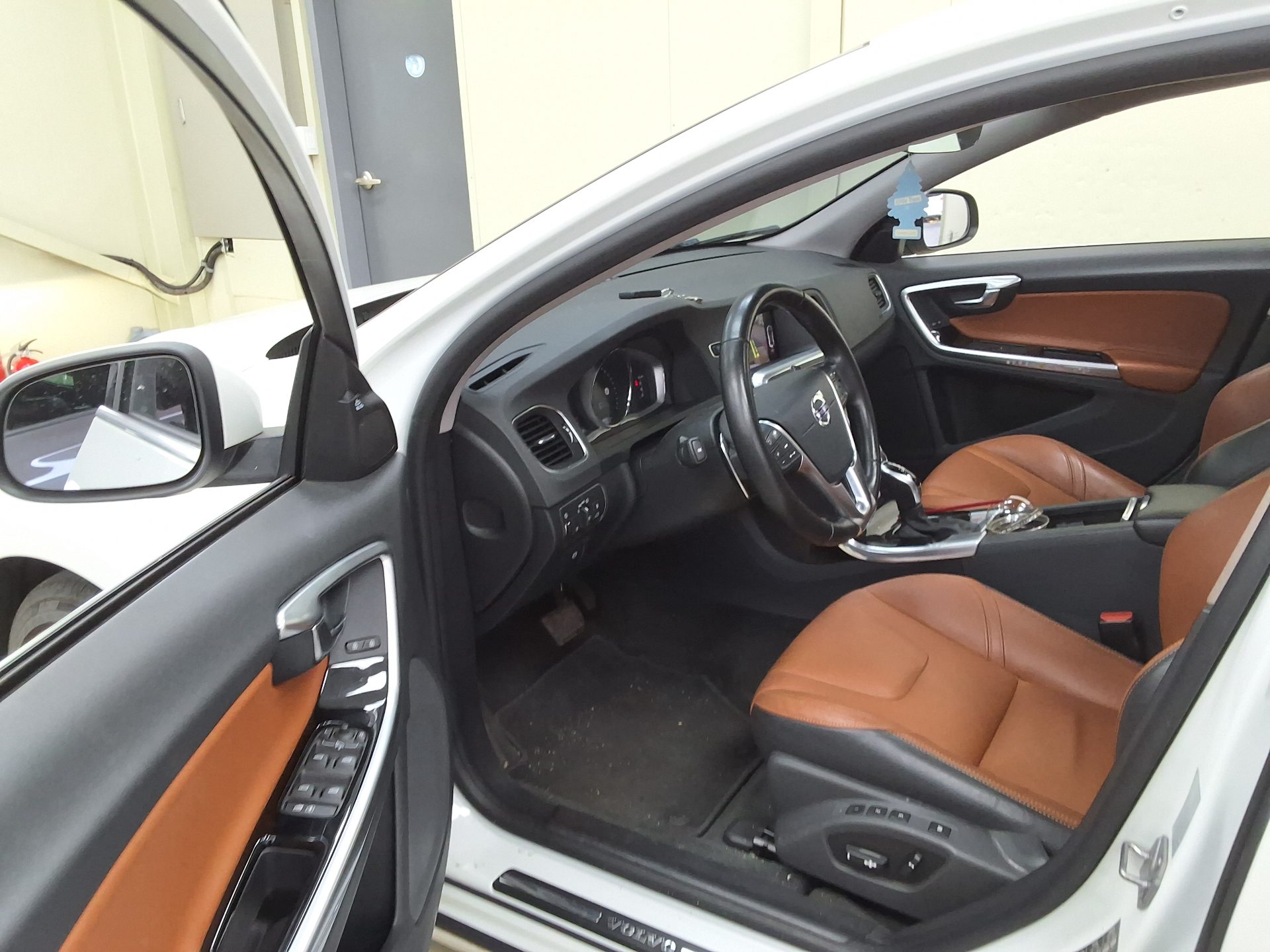 VOLVO S60 (2ND GEN) T5 SUMMUM 2018 - zdjęcie 11