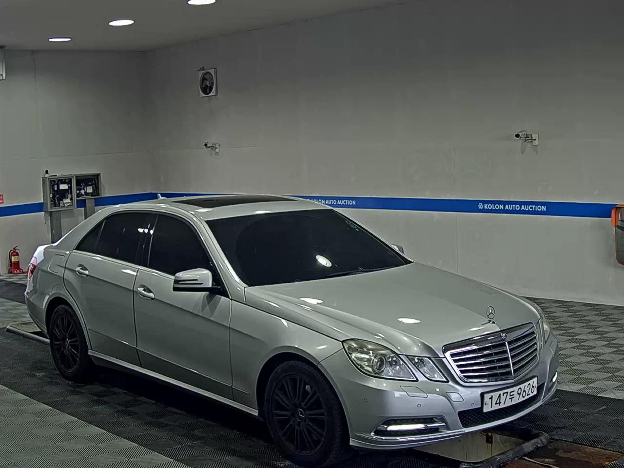 MERCEDES-BENZ E-CLASS (4TH GEN) E300 ELEGANCE 2011 - zdjęcie 3