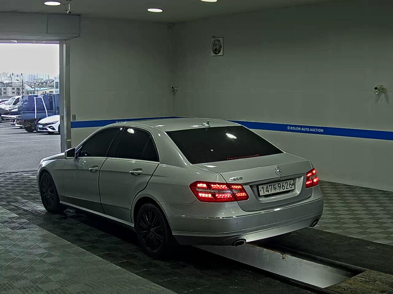 MERCEDES-BENZ E-CLASS (4TH GEN) E300 ELEGANCE 2011 - zdjęcie 6