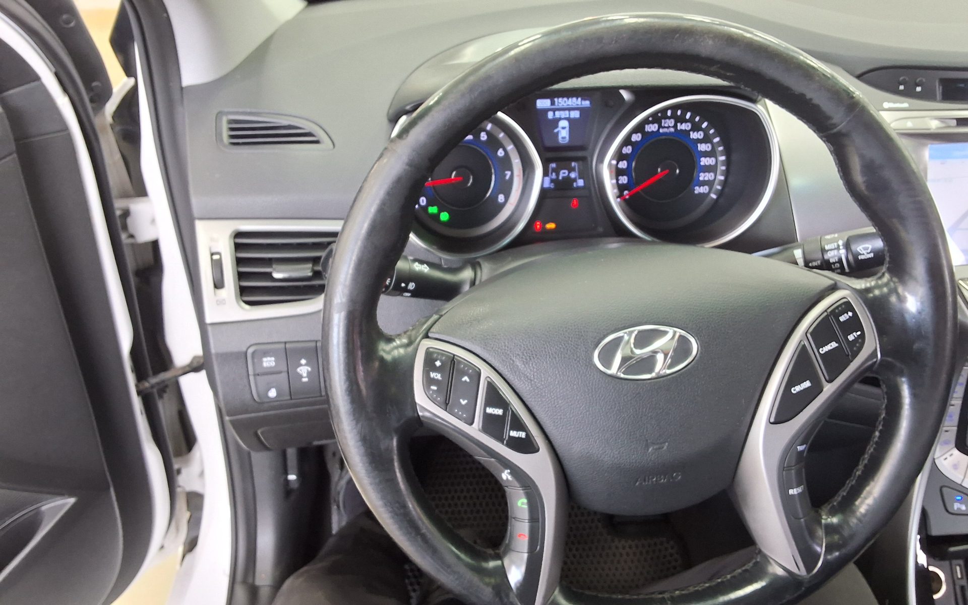 HYUNDAI AVANTE MD M16 GDi MODERN 2014 - zdjęcie 17