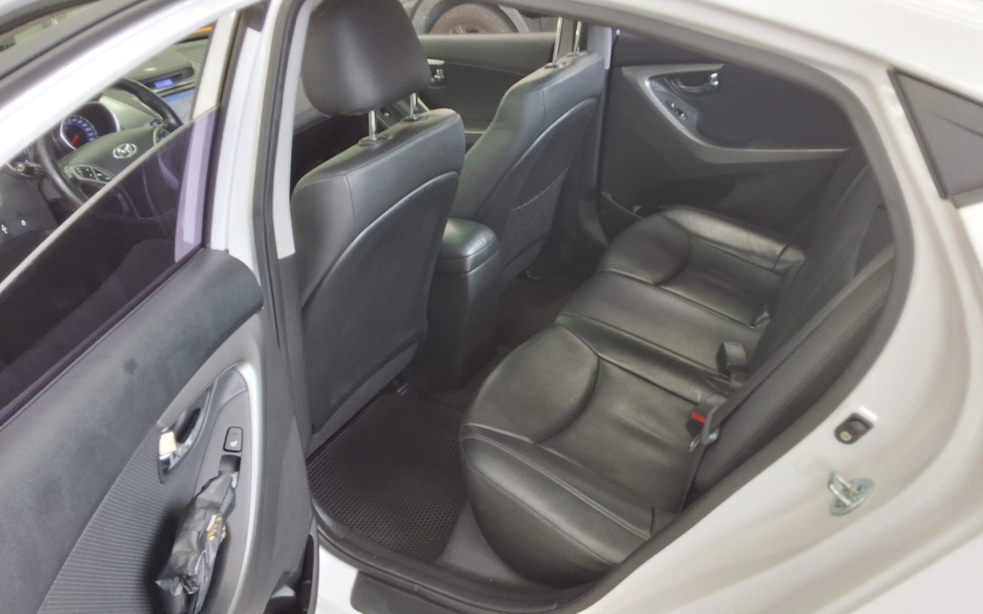 HYUNDAI AVANTE MD M16 GDi MODERN 2014 - zdjęcie 12