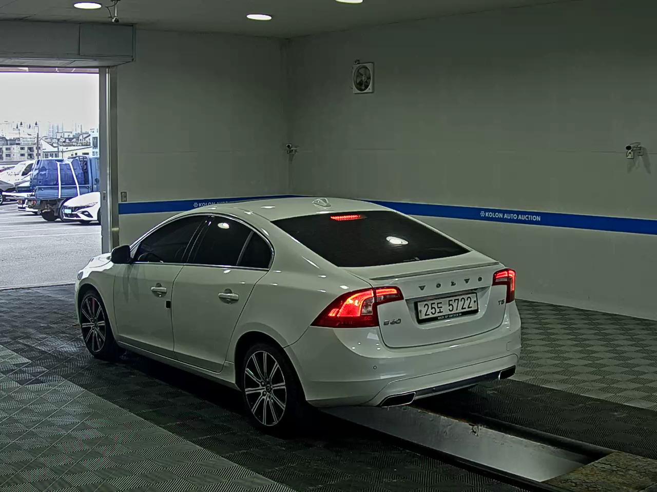 VOLVO S60 (2ND GEN) T5 SUMMUM 2018 - zdjęcie 6