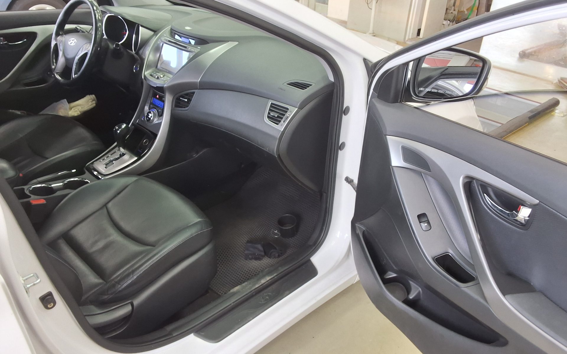 HYUNDAI AVANTE MD M16 GDi MODERN 2014 - zdjęcie 14