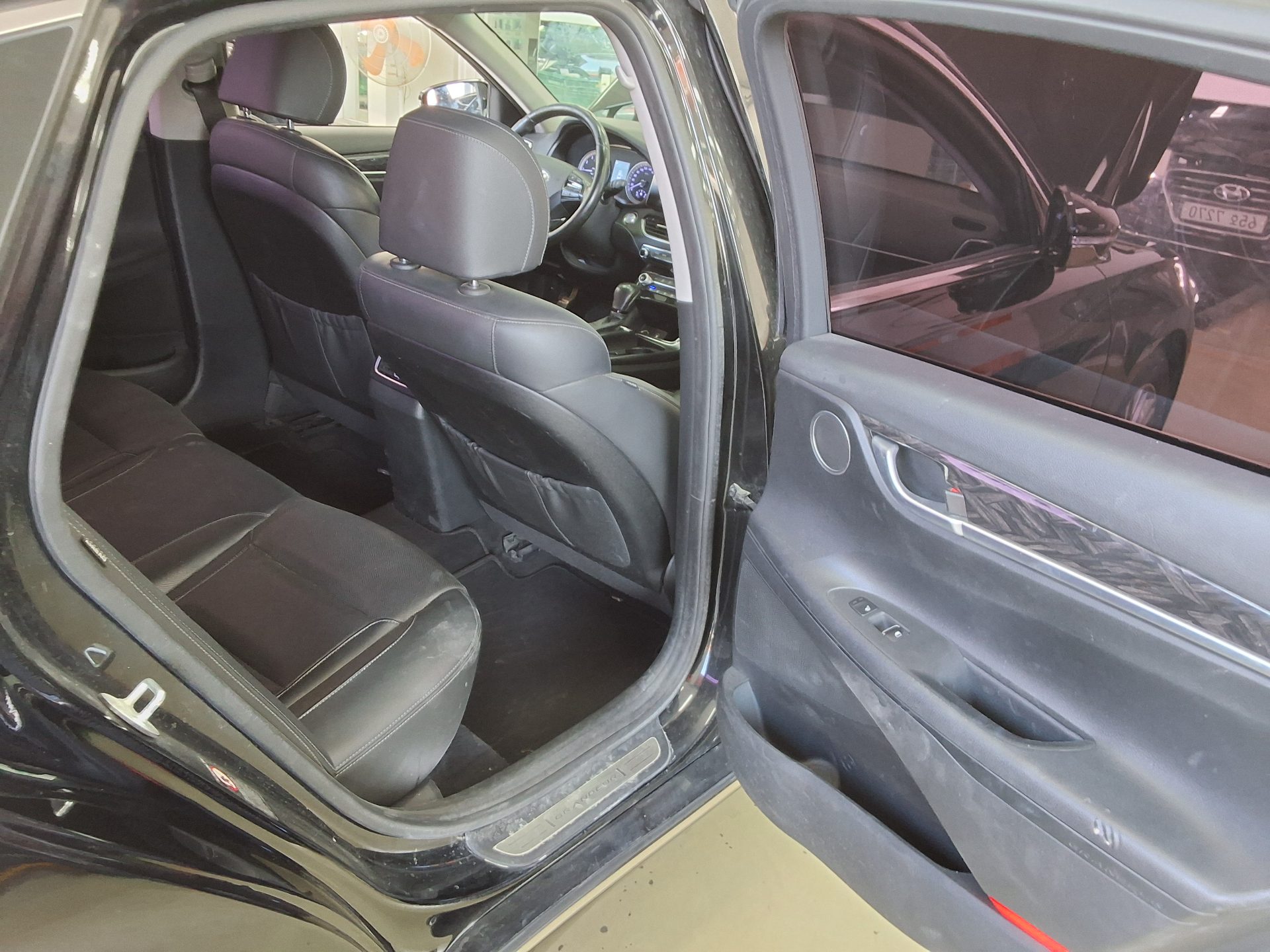 HYUNDAI GRANDEUR IG 3.0 LPi RENTAL CAR MODERN 2018 - zdjęcie 13