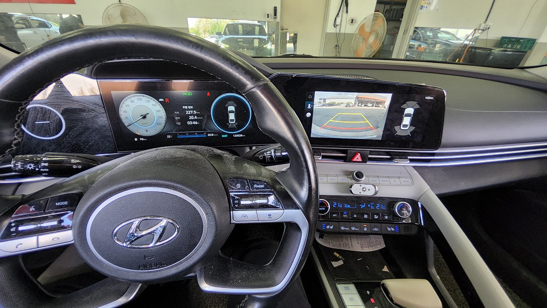 HYUNDAI AVANTE (CN7) 1.6 GASOLINE INSPIRATION 2021 - zdjęcie 19