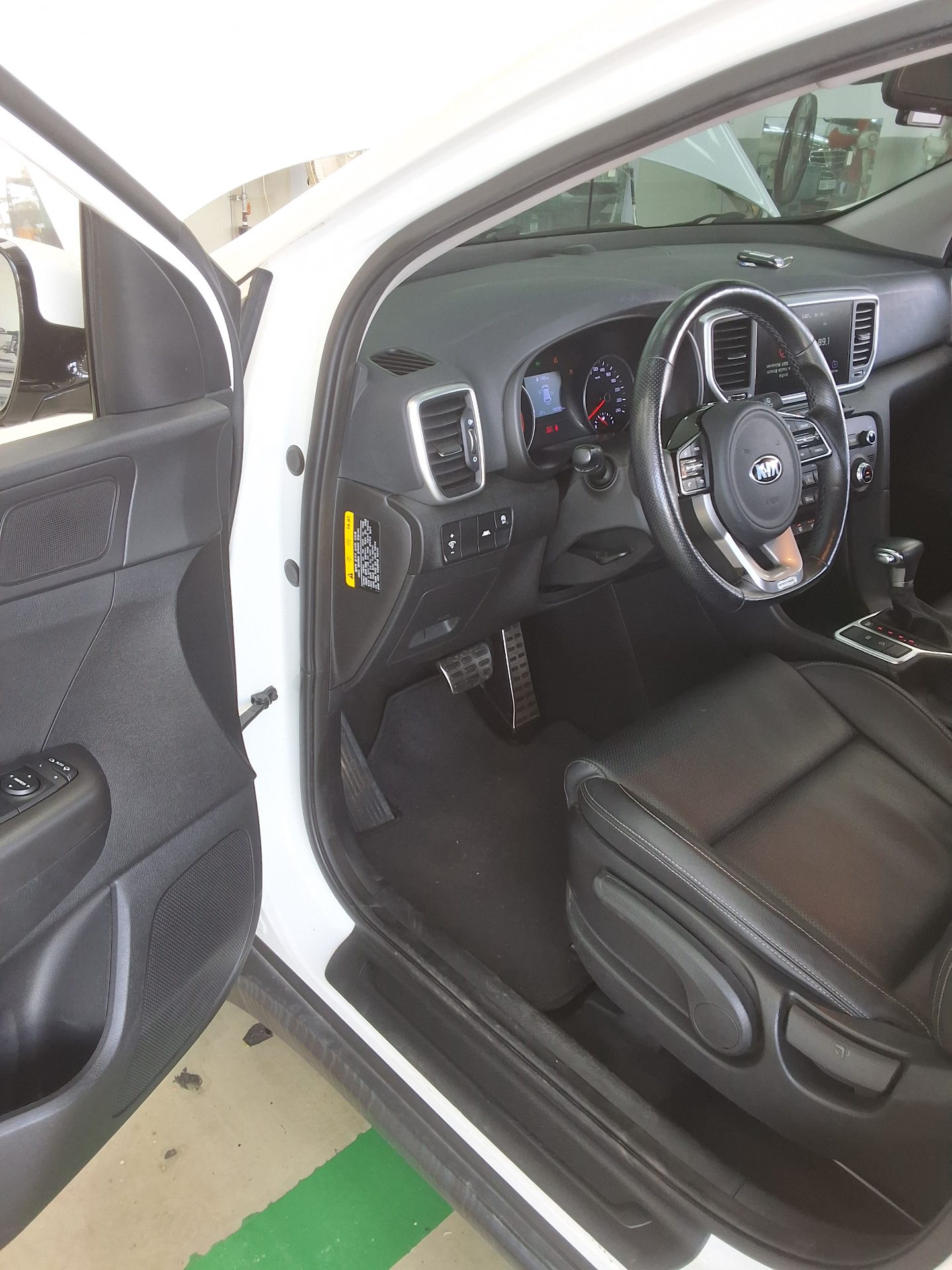 KIA SPORTAGE THE BOLD 1.6 DIESEL 2WD LUXURY 2019 - zdjęcie 10