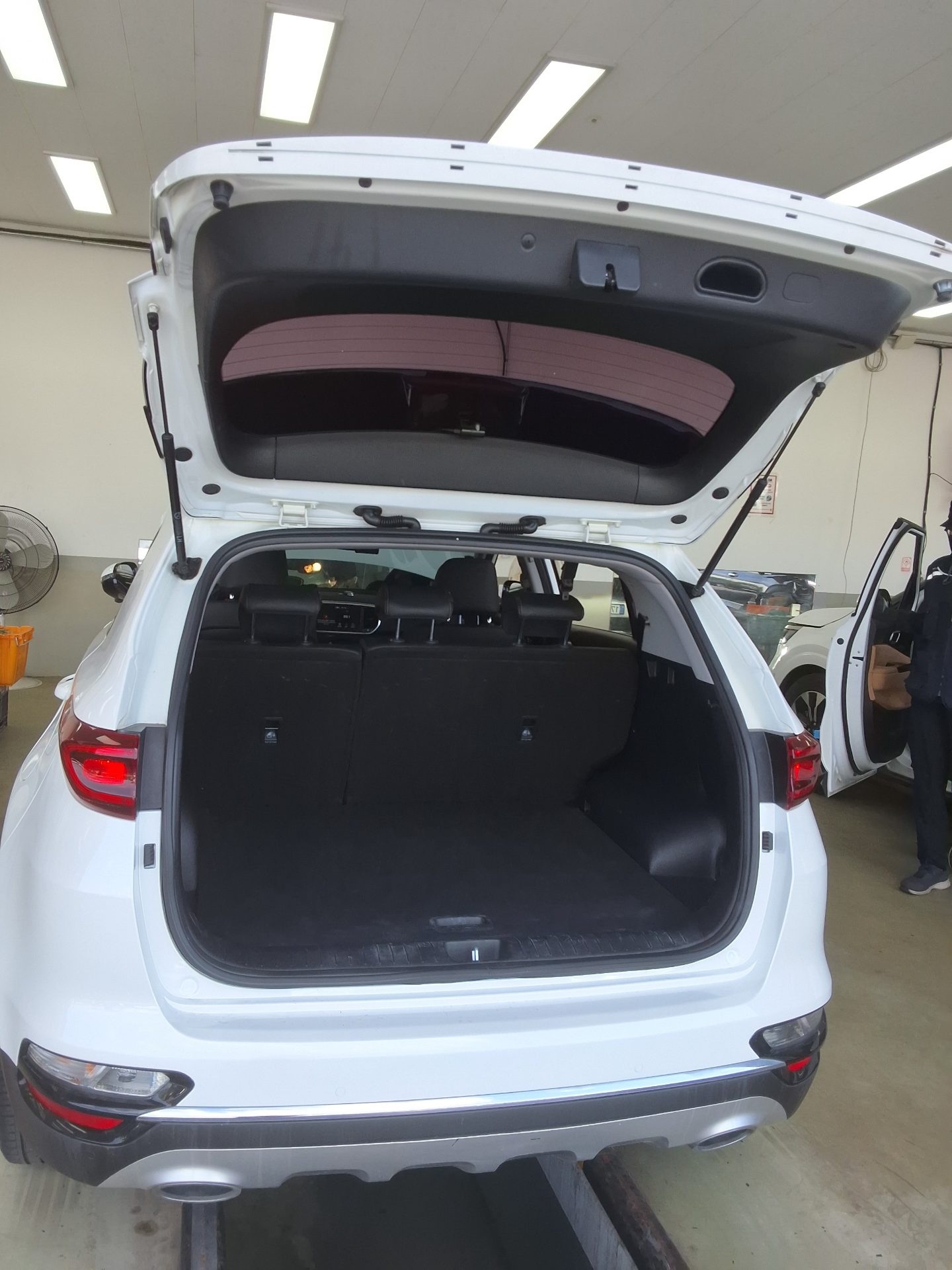 KIA SPORTAGE THE BOLD 1.6 DIESEL 2WD LUXURY 2019 - zdjęcie 15