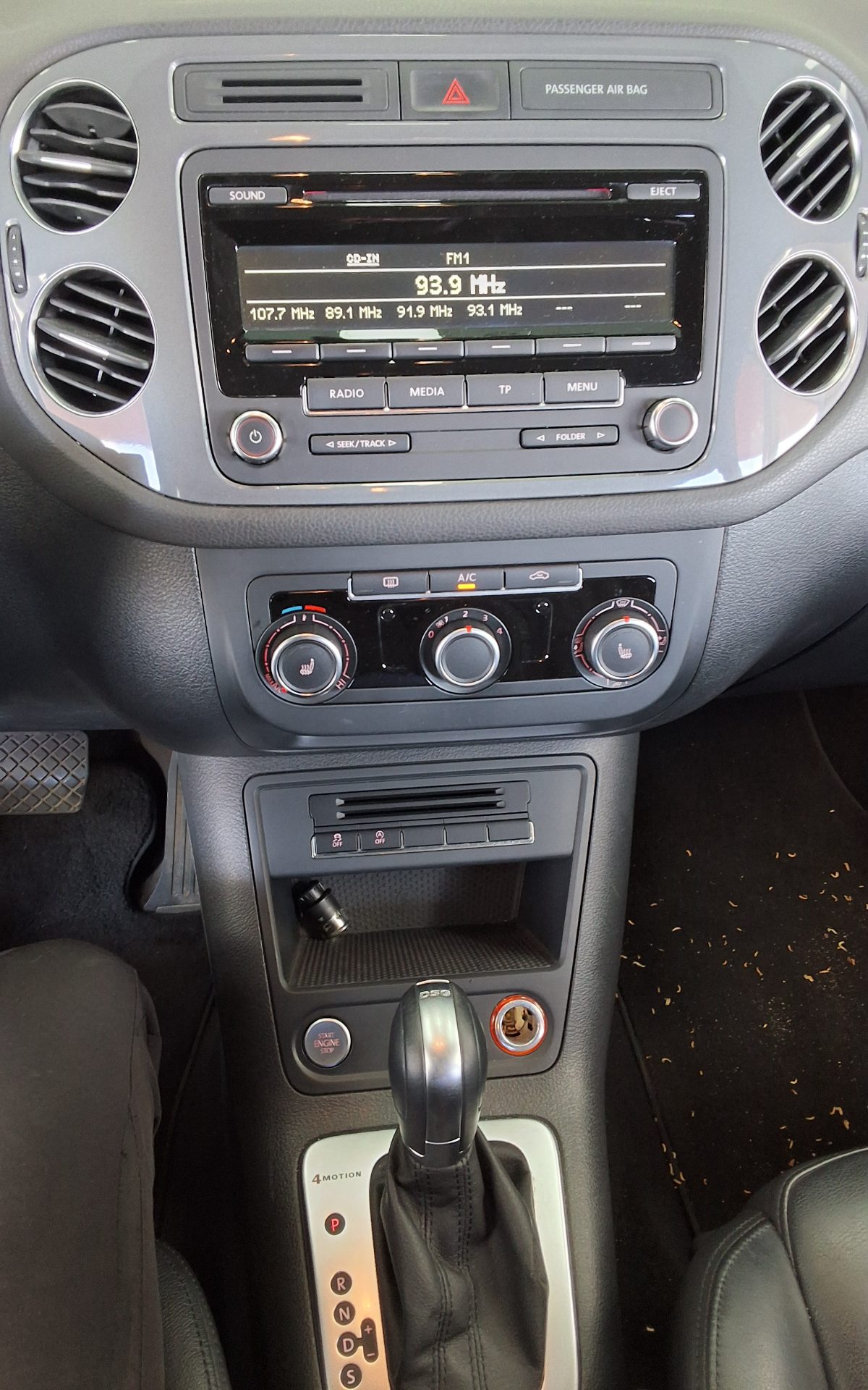 VOLKSWAGEN TIGUAN 2.0 TDI BLUEMOTION 2015 - zdjęcie 18