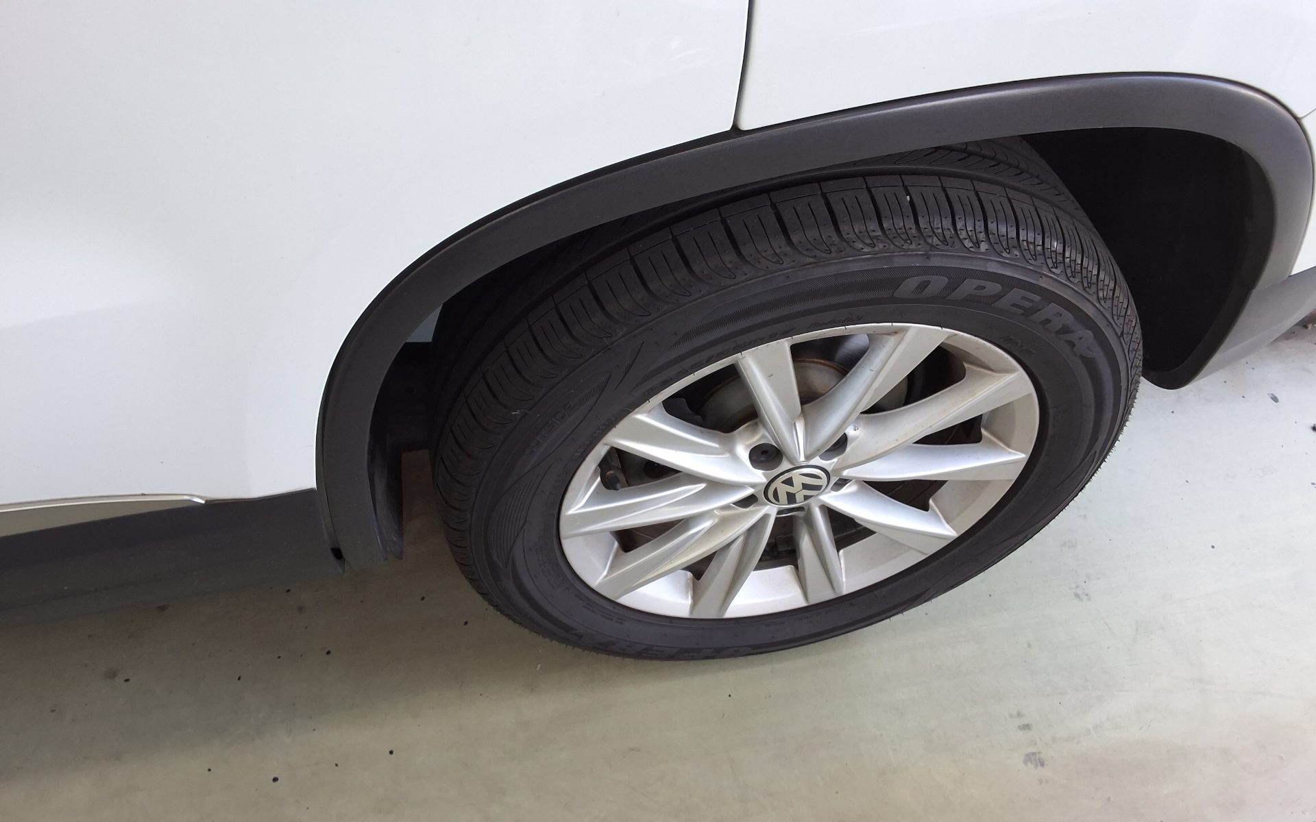 VOLKSWAGEN TIGUAN 2.0 TDI BLUEMOTION 2015 - zdjęcie 23