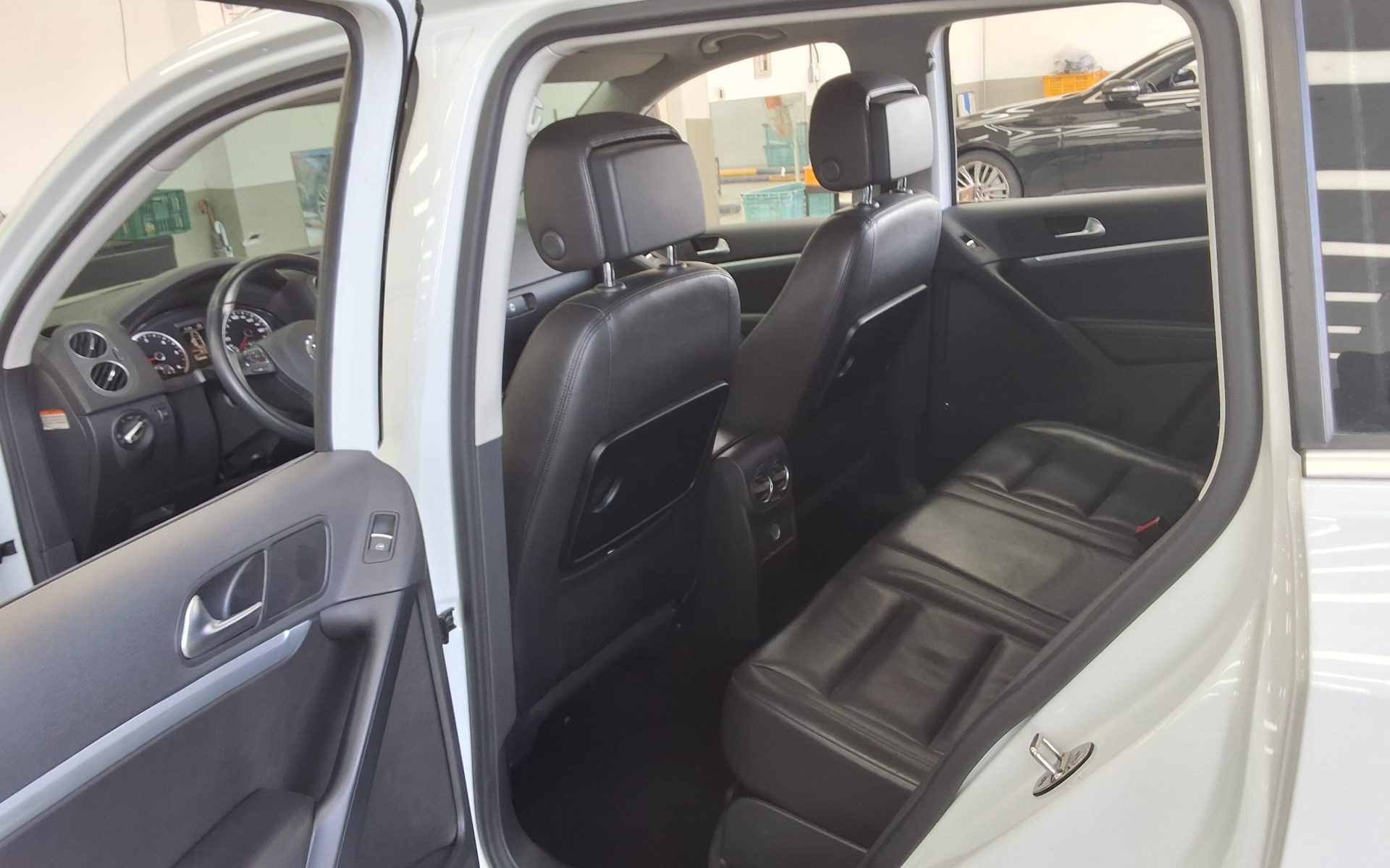 VOLKSWAGEN TIGUAN 2.0 TDI BLUEMOTION 2015 - zdjęcie 12