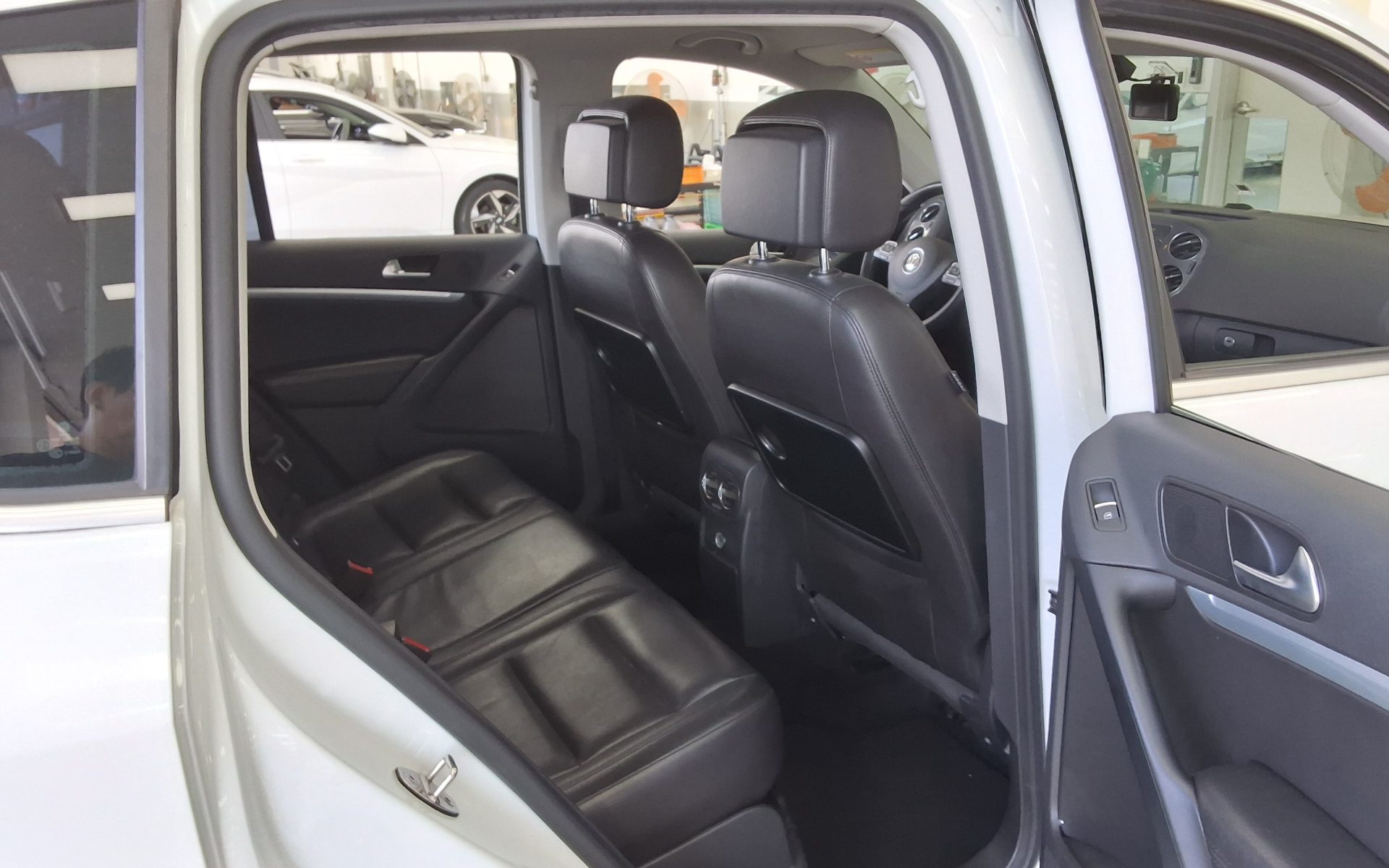 VOLKSWAGEN TIGUAN 2.0 TDI BLUEMOTION 2015 - zdjęcie 13