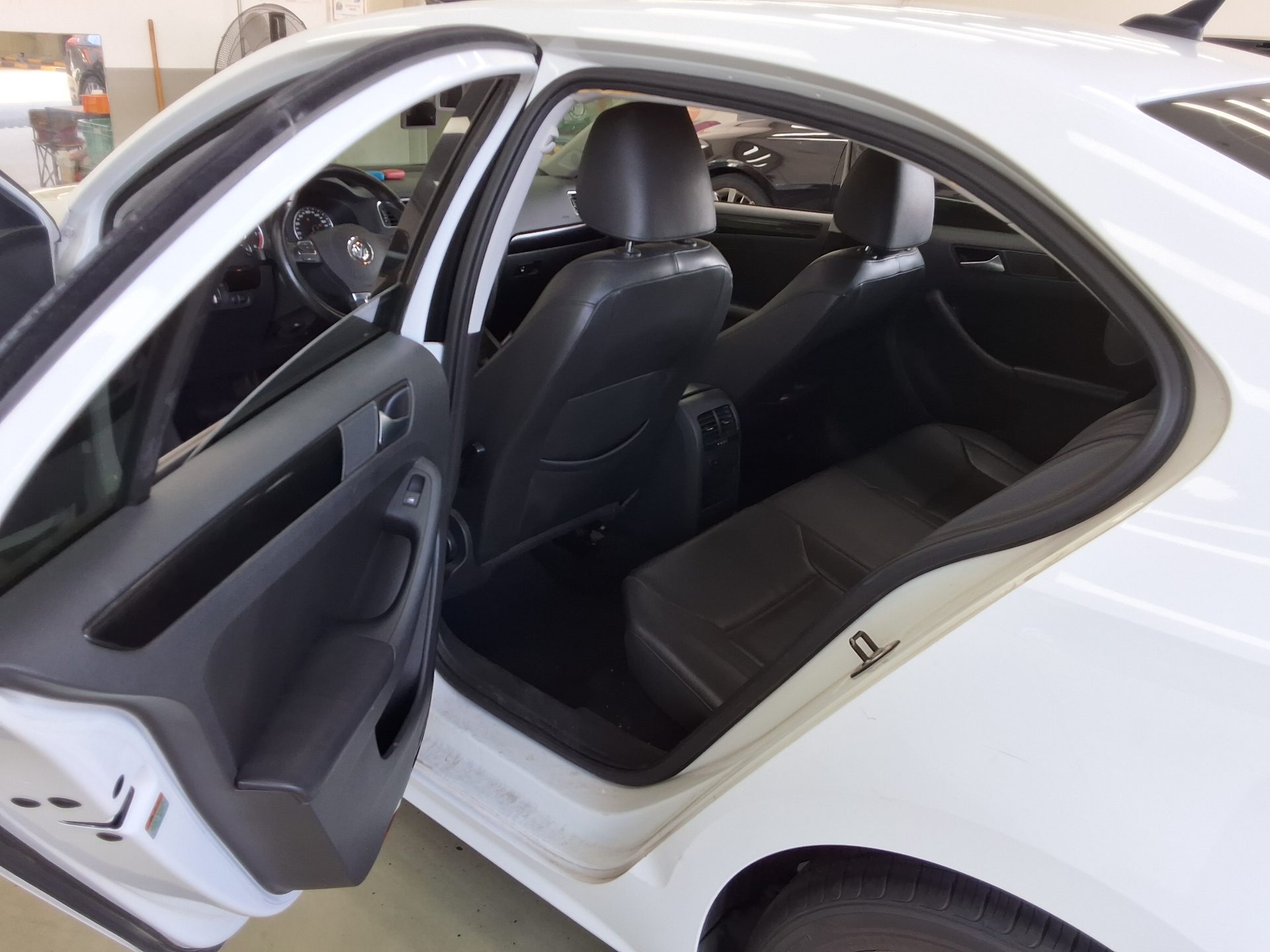 VOLKSWAGEN JETTA (6TH GEN) 2.0 TDI 2014 - zdjęcie 12