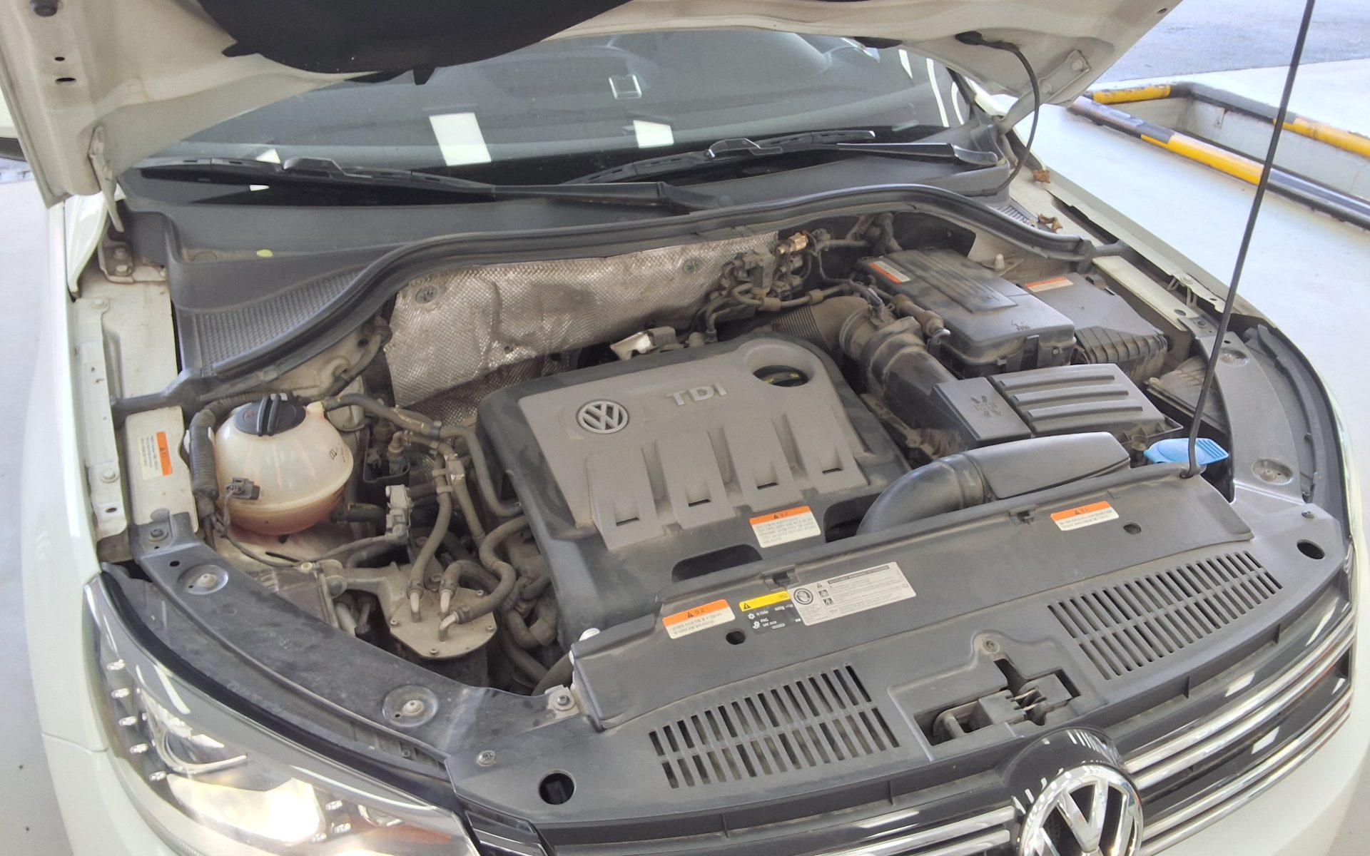 VOLKSWAGEN TIGUAN 2.0 TDI BLUEMOTION 2015 - zdjęcie 20