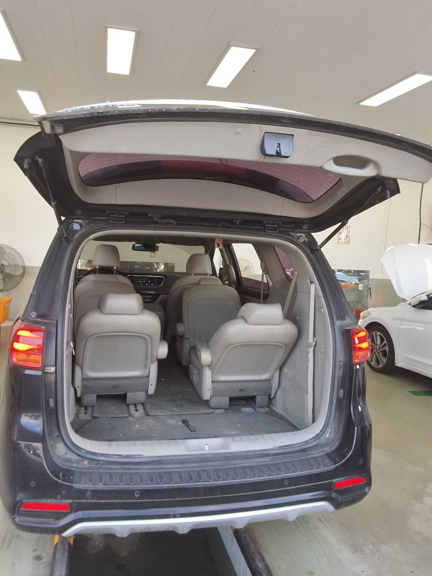 KIA THE NEW CARNIVAL 9-SEATER DIESEL LUXURY 2019 - zdjęcie 15