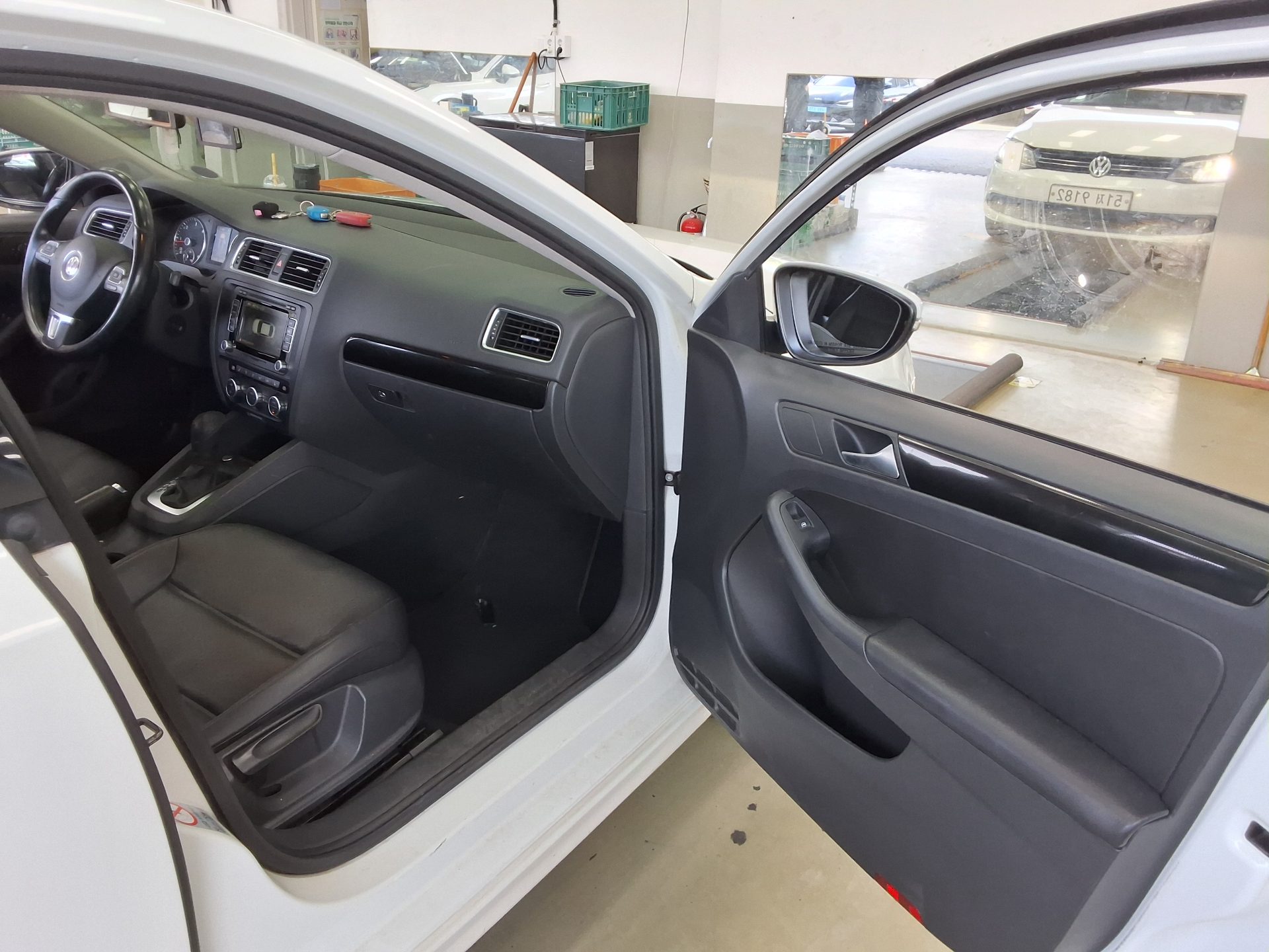 VOLKSWAGEN JETTA (6TH GEN) 2.0 TDI 2014 - zdjęcie 14