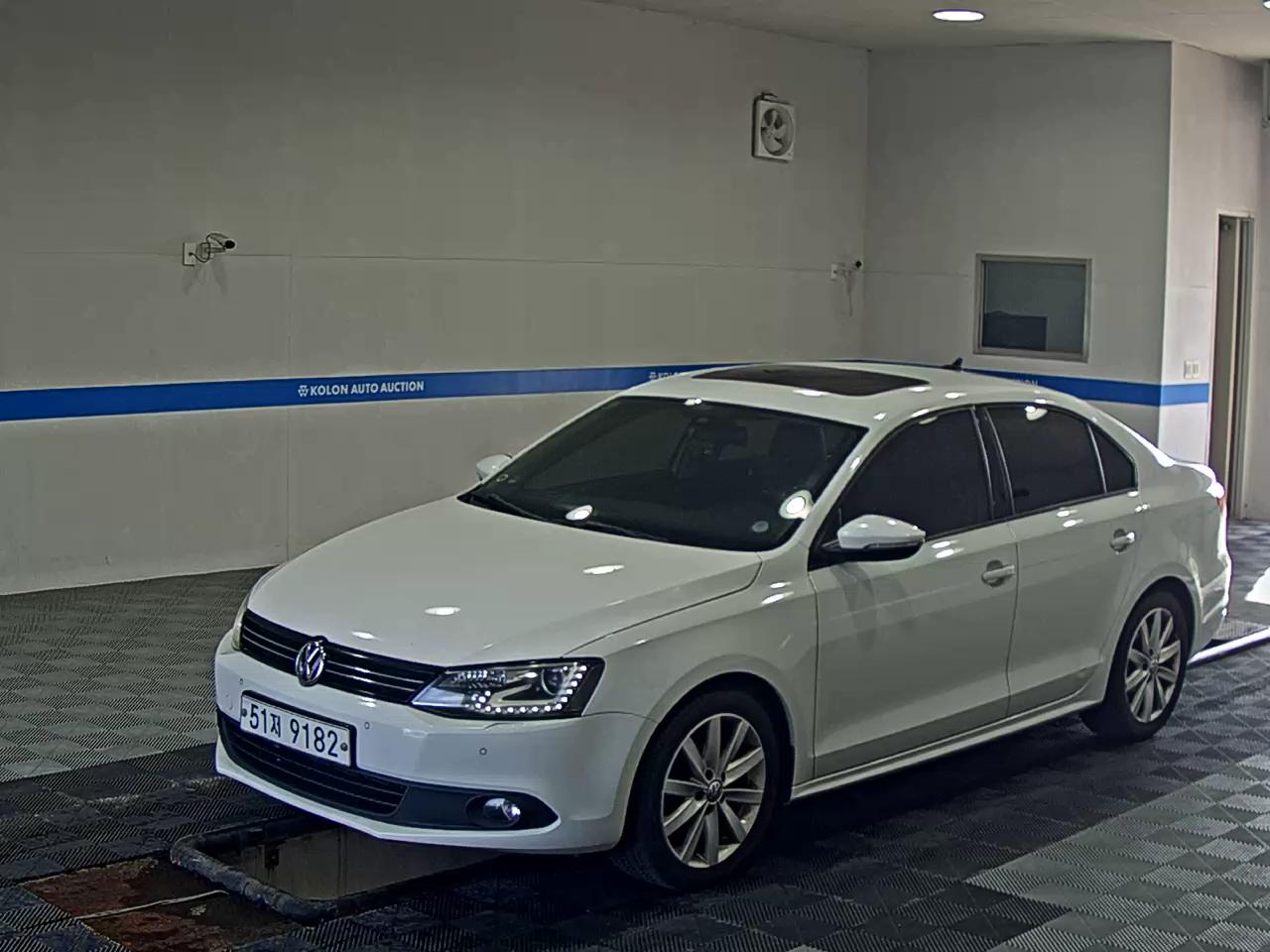 VOLKSWAGEN JETTA (6TH GEN) 2.0 TDI 2014 - zdjęcie 2