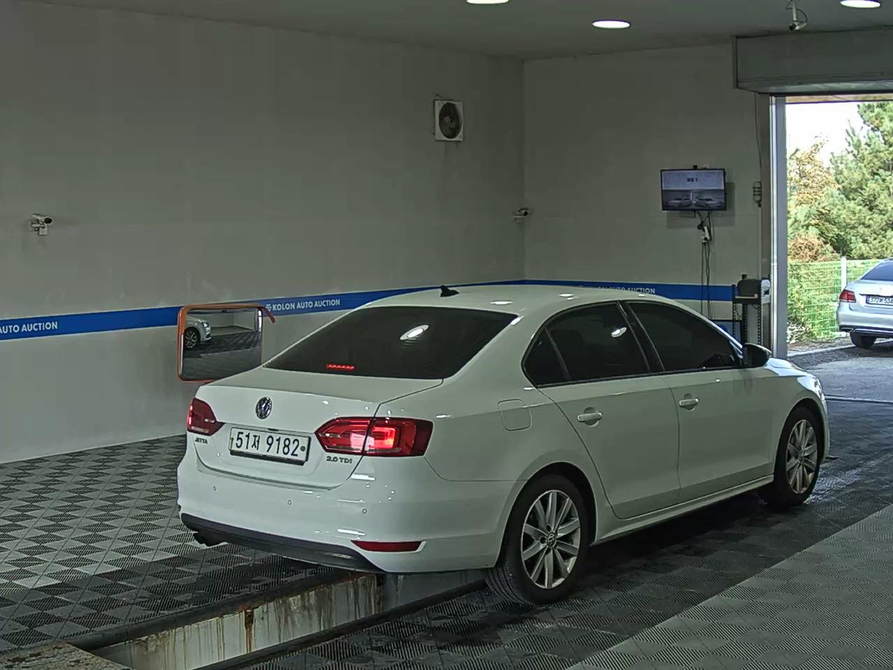VOLKSWAGEN JETTA (6TH GEN) 2.0 TDI 2014 - zdjęcie 5