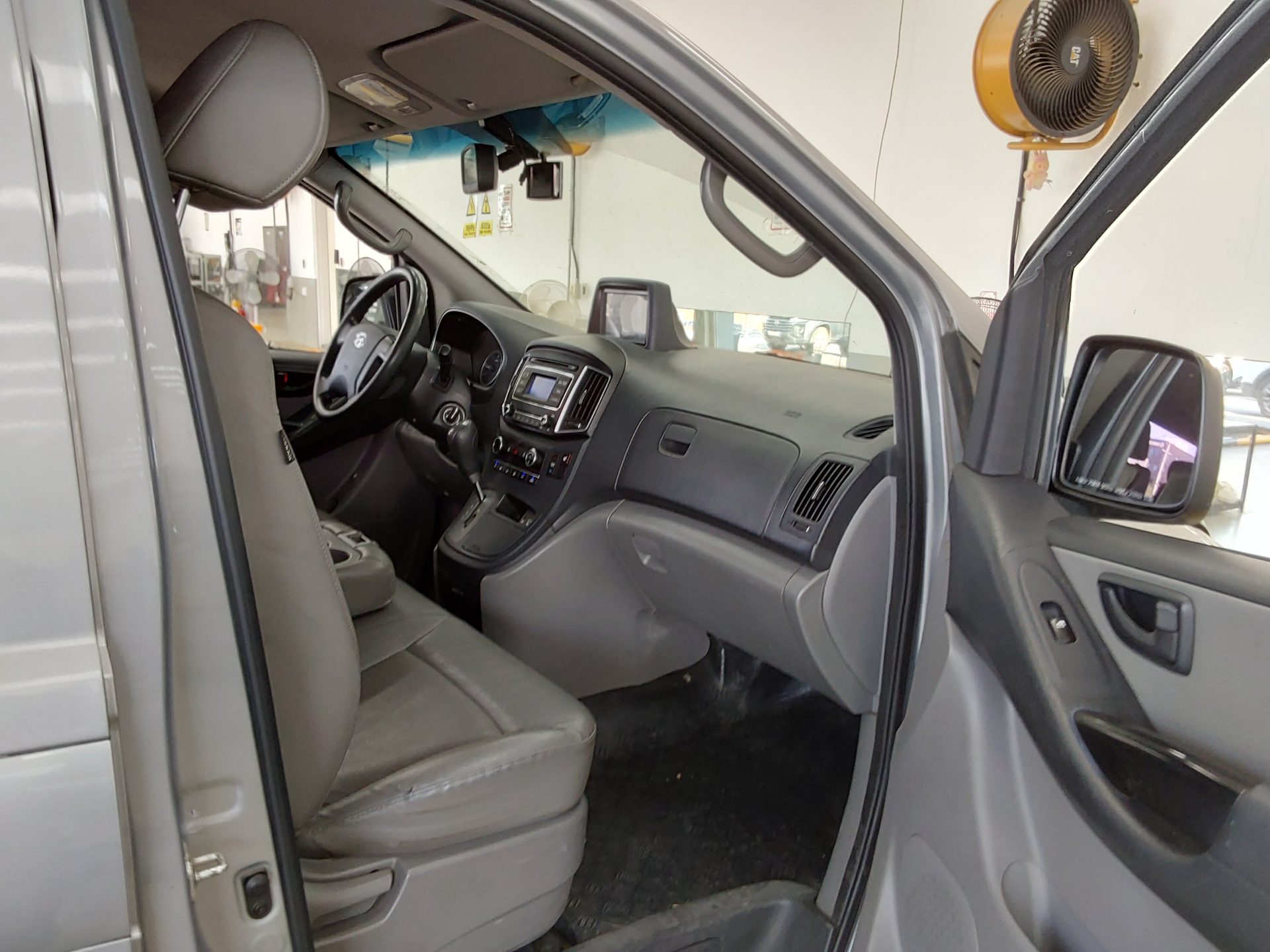 HYUNDAI GRAND STAREX 12-SEATER DIESEL SMART 2018 - zdjęcie 14