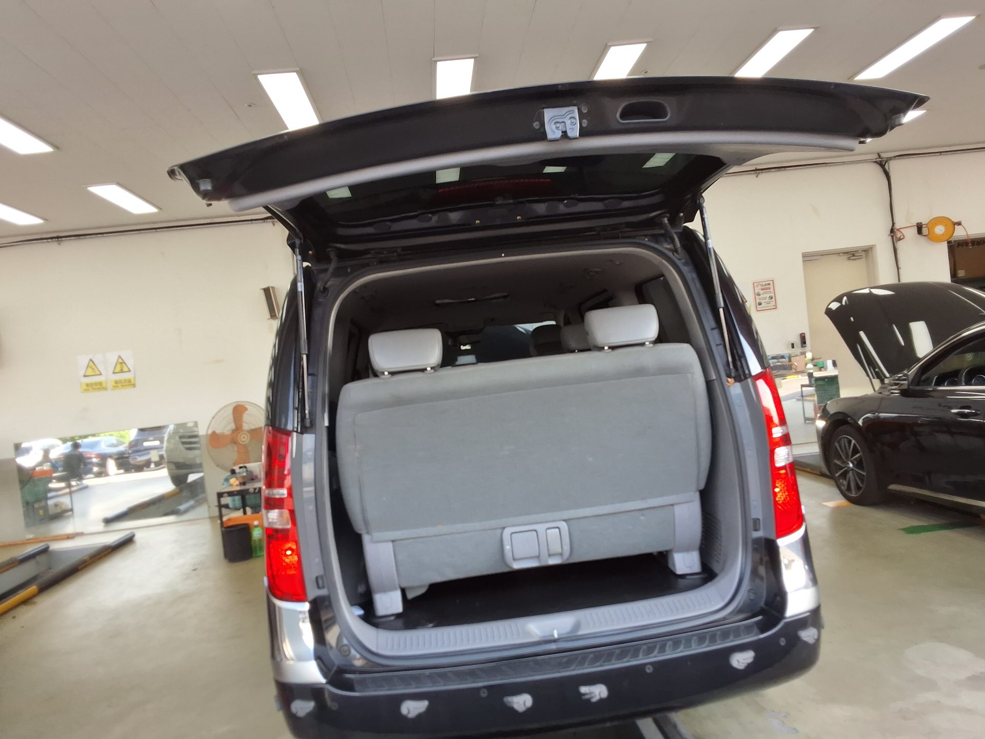 HYUNDAI THE NEW GRAND STAREX 12-SEATER DIESEL 4WD SMART 2020 - zdjęcie 15