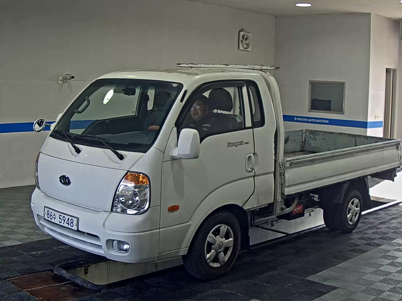 KIA BONGO III CARGO CRDi KING CAB LONG WHEELBASE 2010 - zdjęcie 2