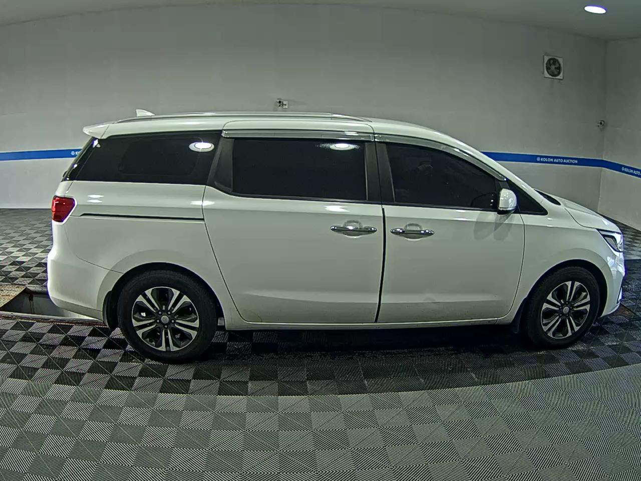 KIA THE NEW CARNIVAL 9-SEATER DIESEL LUXURY 2020 - zdjęcie 4