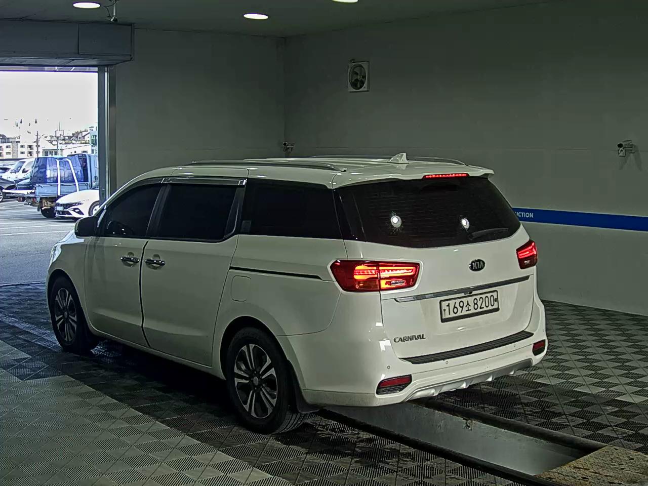 KIA THE NEW CARNIVAL 9-SEATER DIESEL LUXURY 2020 - zdjęcie 6
