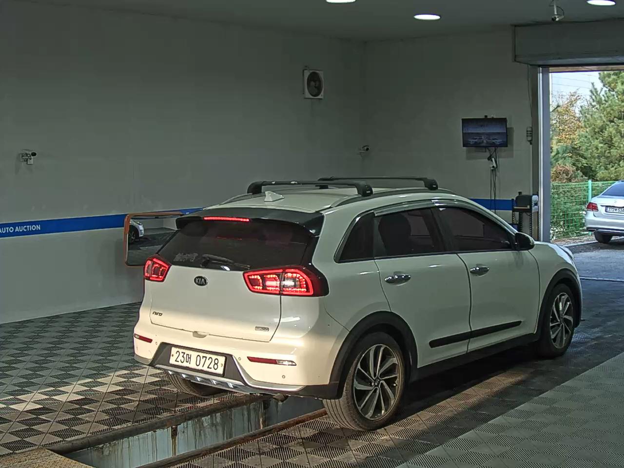 KIA NIRO 1.6 HYBRID NOBLESSE 2017 - zdjęcie 5