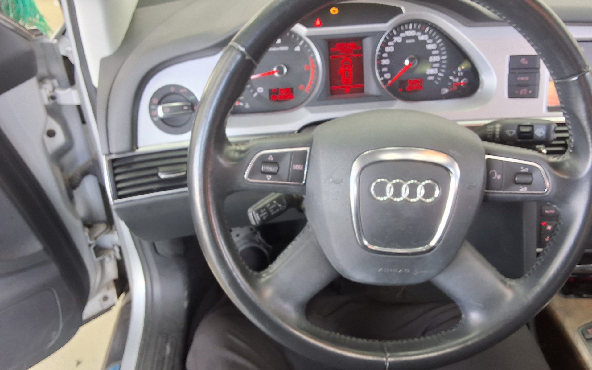 AUDI A6 (3RD GEN) 3.0 TDI QUATTRO 2011 - zdjęcie 17